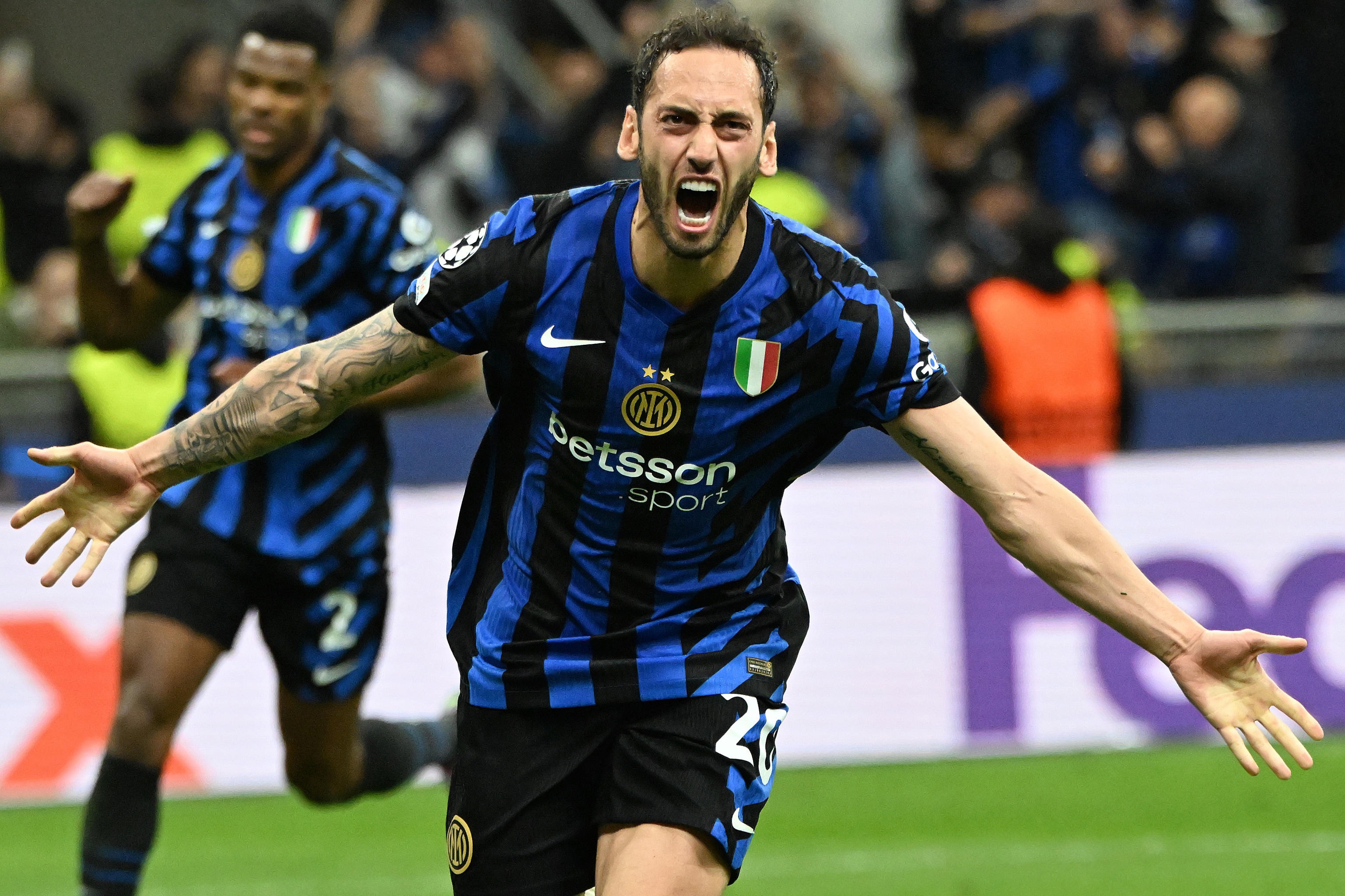 Hakan Çalhanoğlu'nun babasından Galatasaray paylaşımı! 