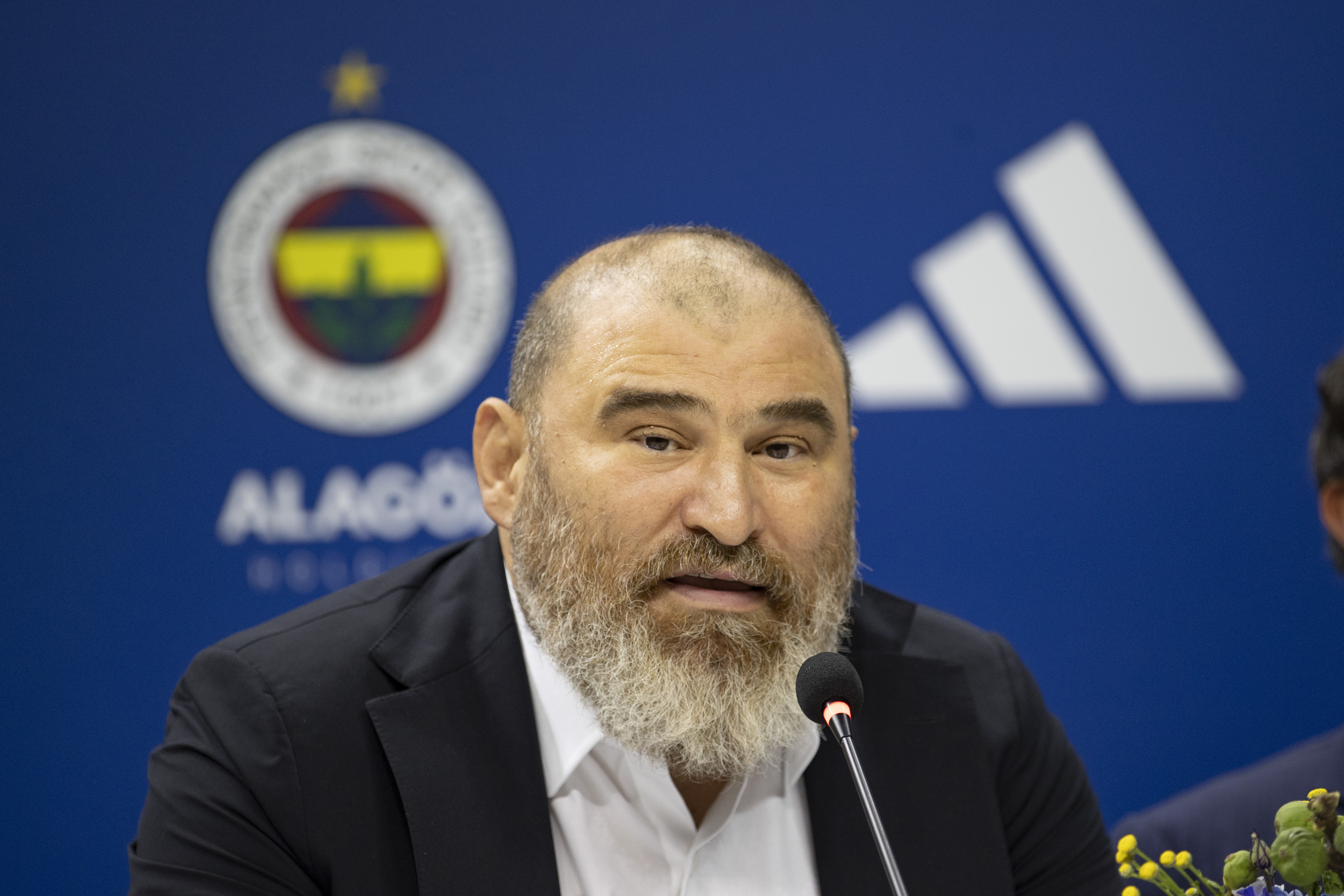 Fenerbahçe'den Beşiktaş'a cevap: Biz maçlarımızı sahada kazanıyoruz