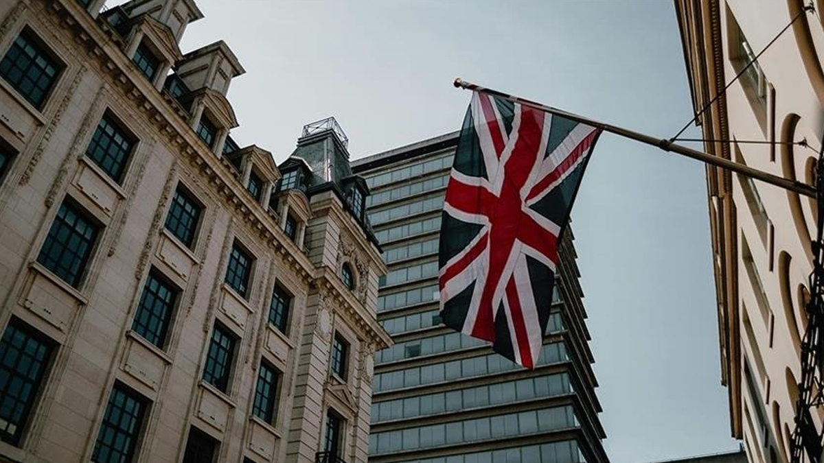 Londra'dan 'ihtiyati' hamle! Tahran'dan tahliye kararı