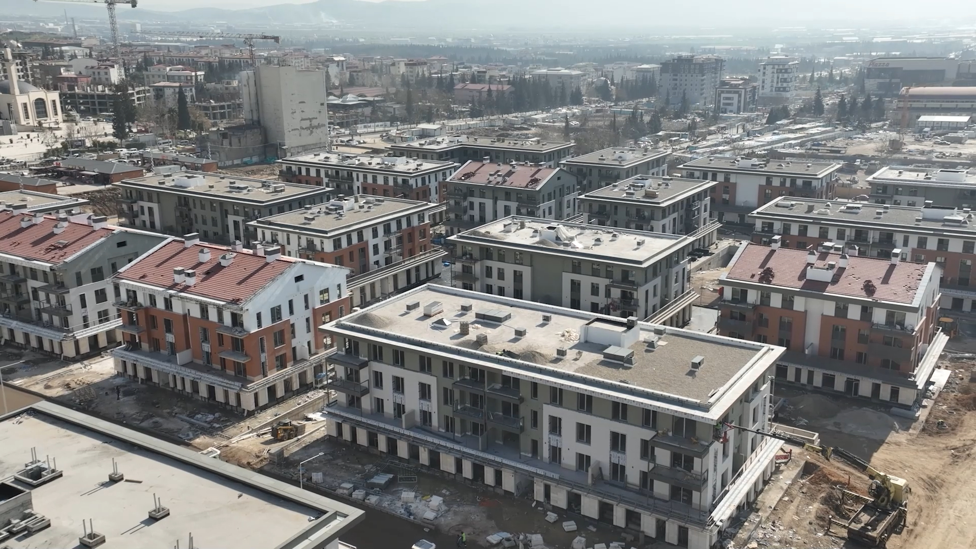 Asrın felaketinde inşa seferberliği... Yıl sonuna kadar 453 bini teslim edilecek