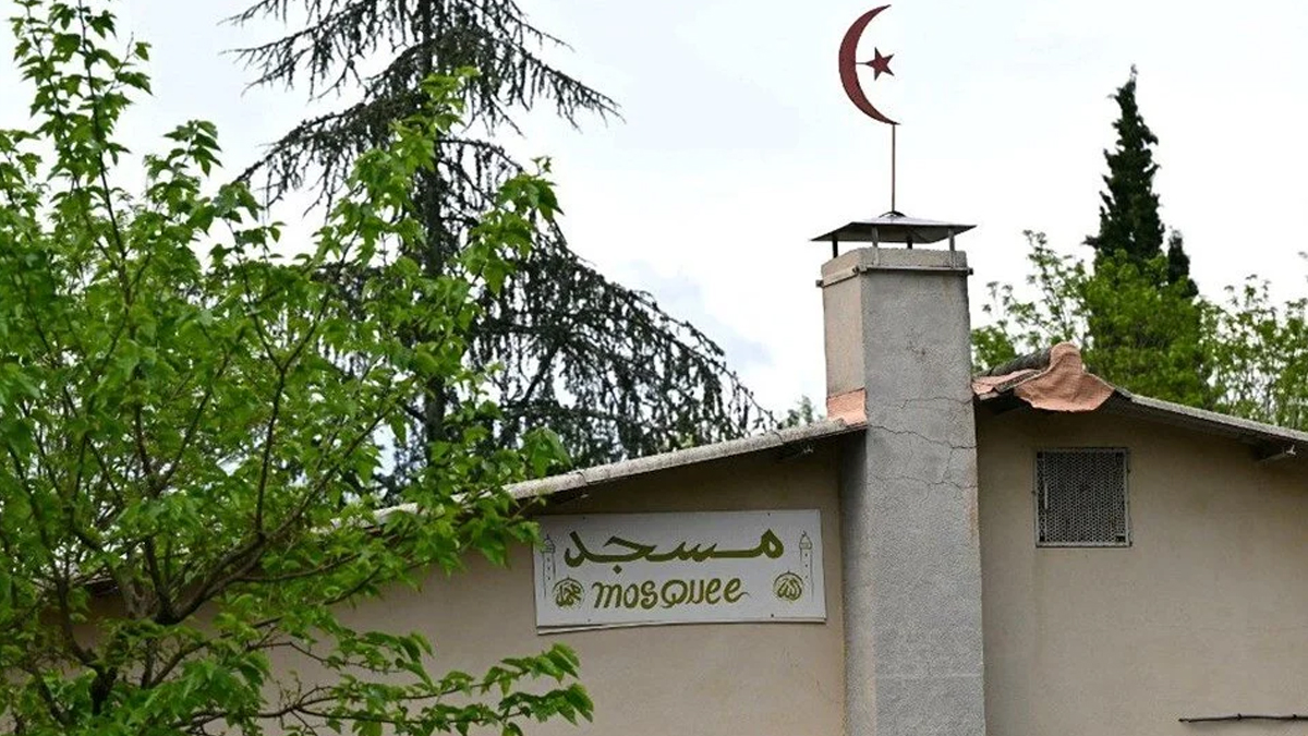 Fransa'da camide Müslüman genci katletmişti! saldırgan psikiyatriye sevk edildi