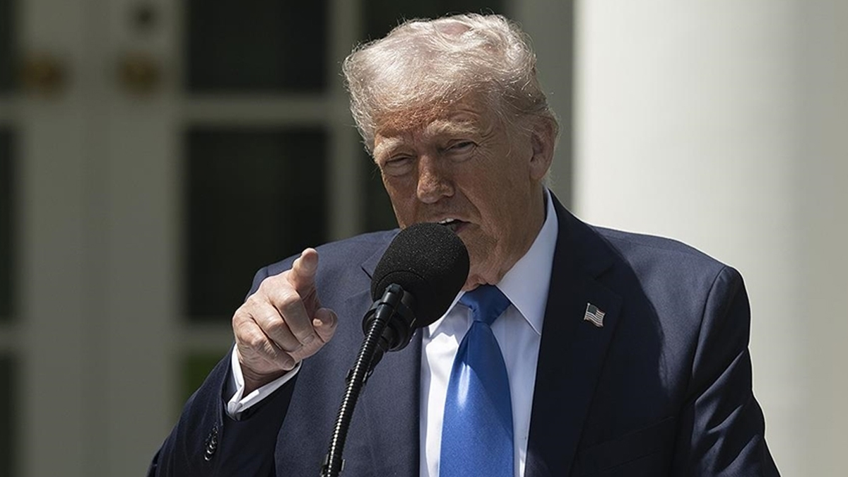 Trump'tan Powell'a ağır sözler: Çok aptal ve inatçı