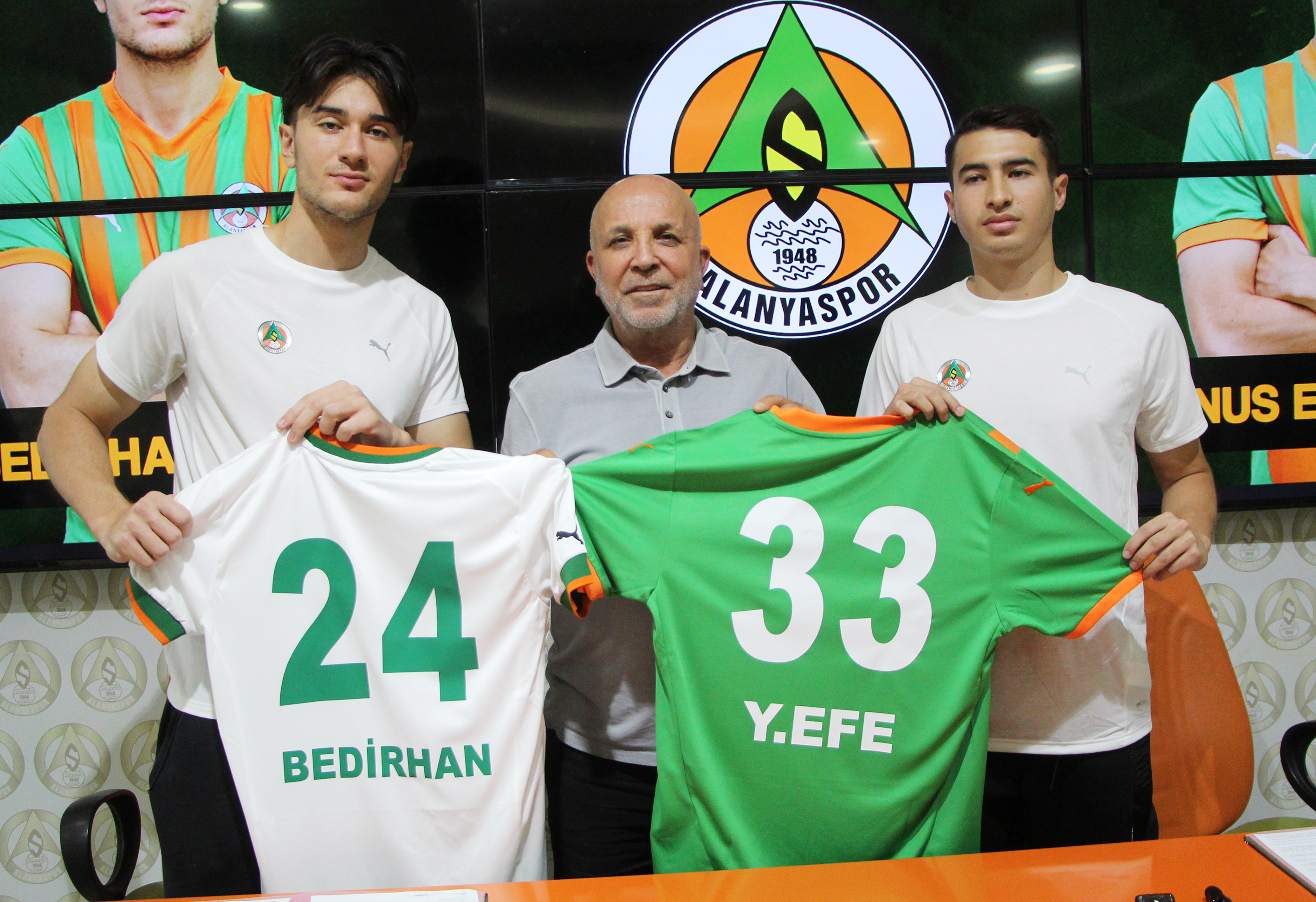 Alanyaspor 2 genç yıldızı kadrosuna kattı