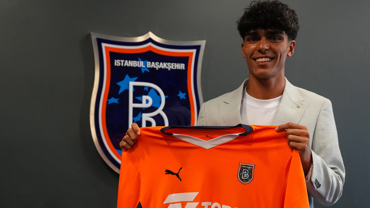 Başakşehir, genç futbolcu Berkay Aslan'ı kadrosuna kattı