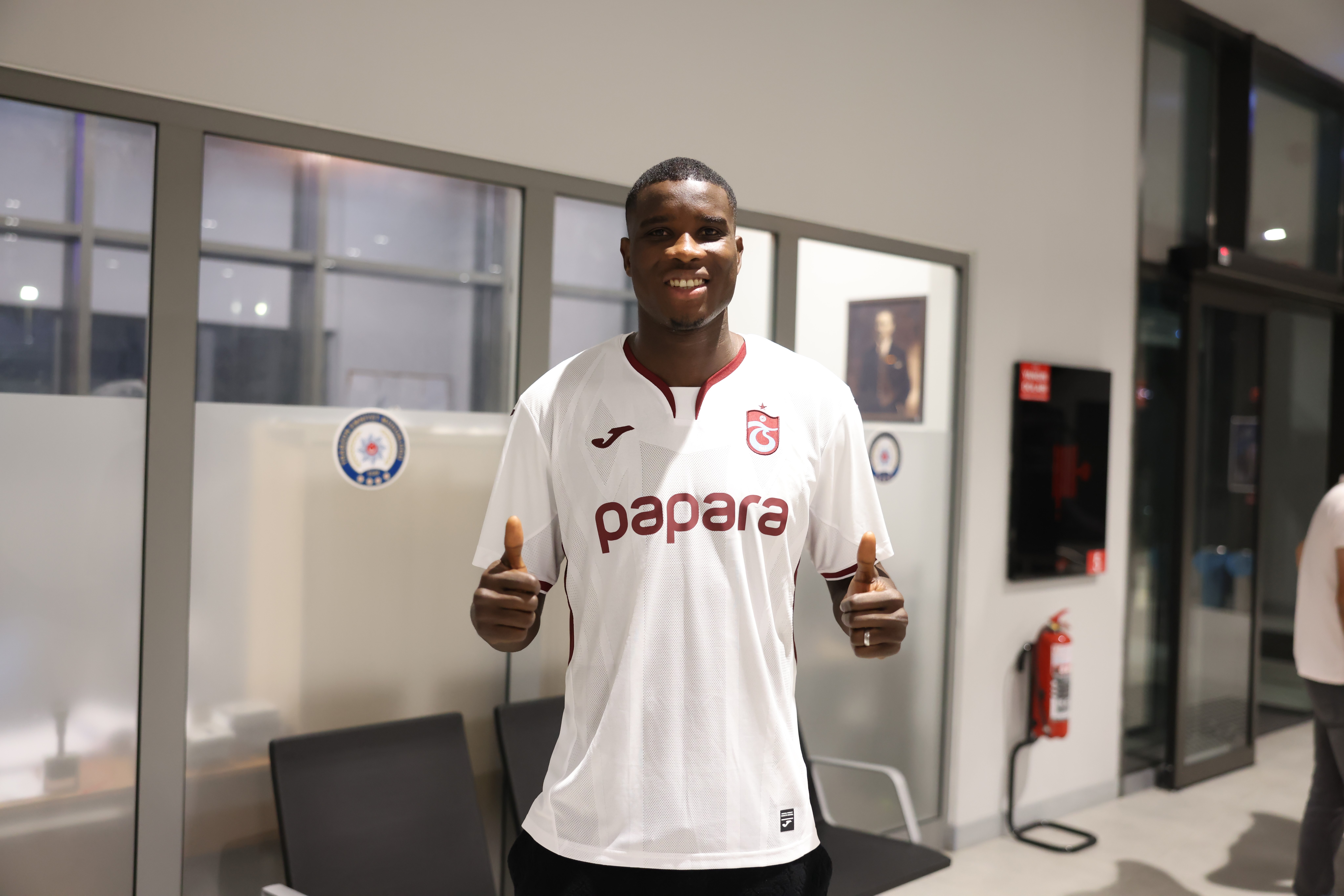Resmi imza için geldi! Paul Onuachu, Trabzon'da