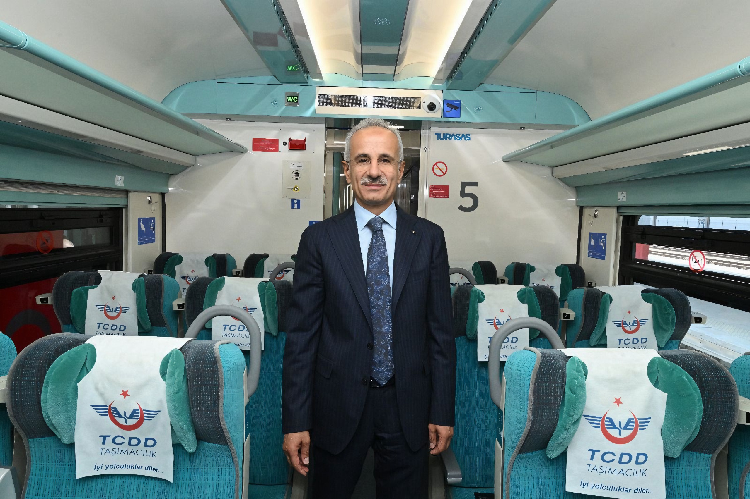 YHT'ler 100 milyondan fazla yolcu taşıdı