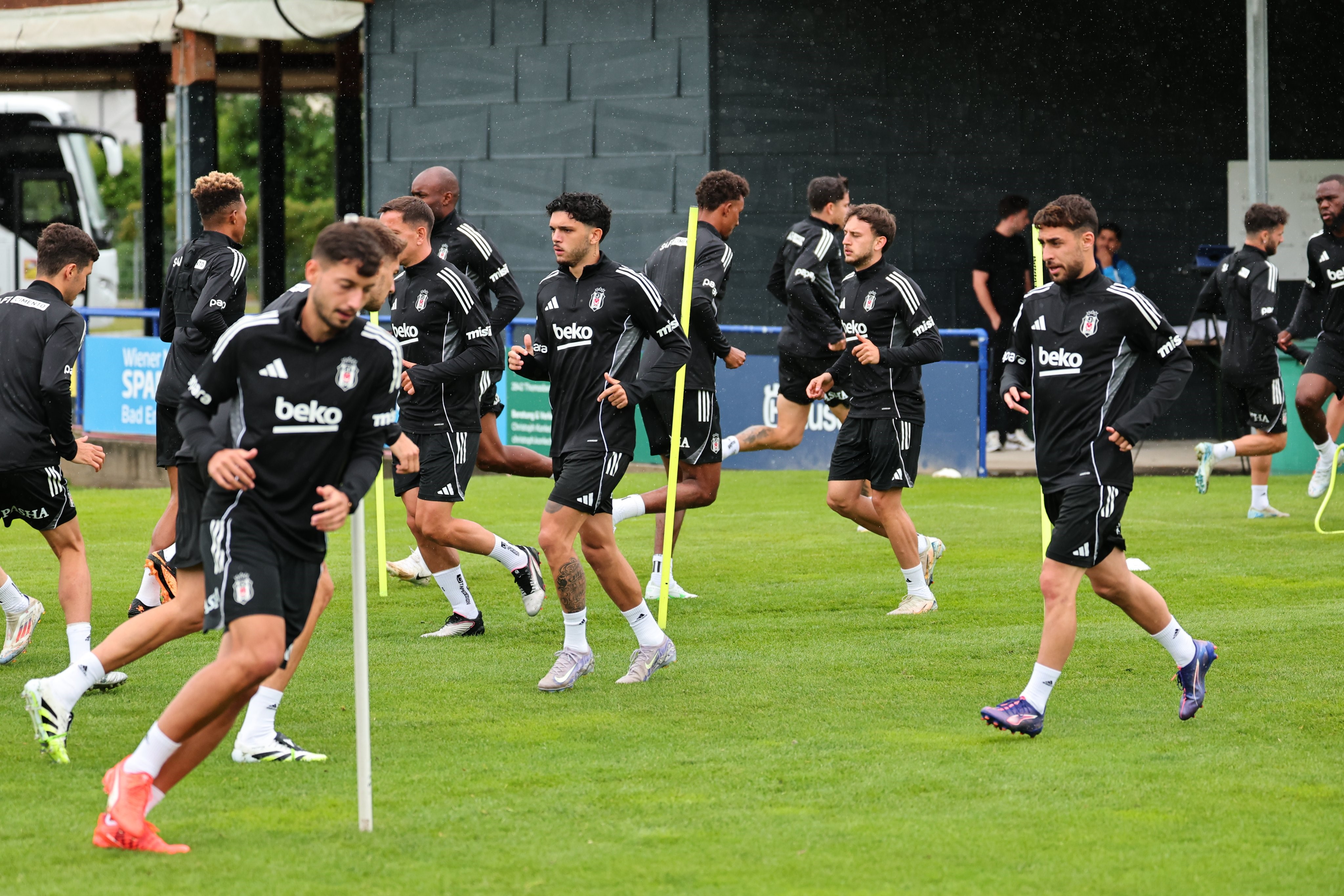 Beşiktaş, sezon hazırlıklarını Avusturya'da sürdürüyor