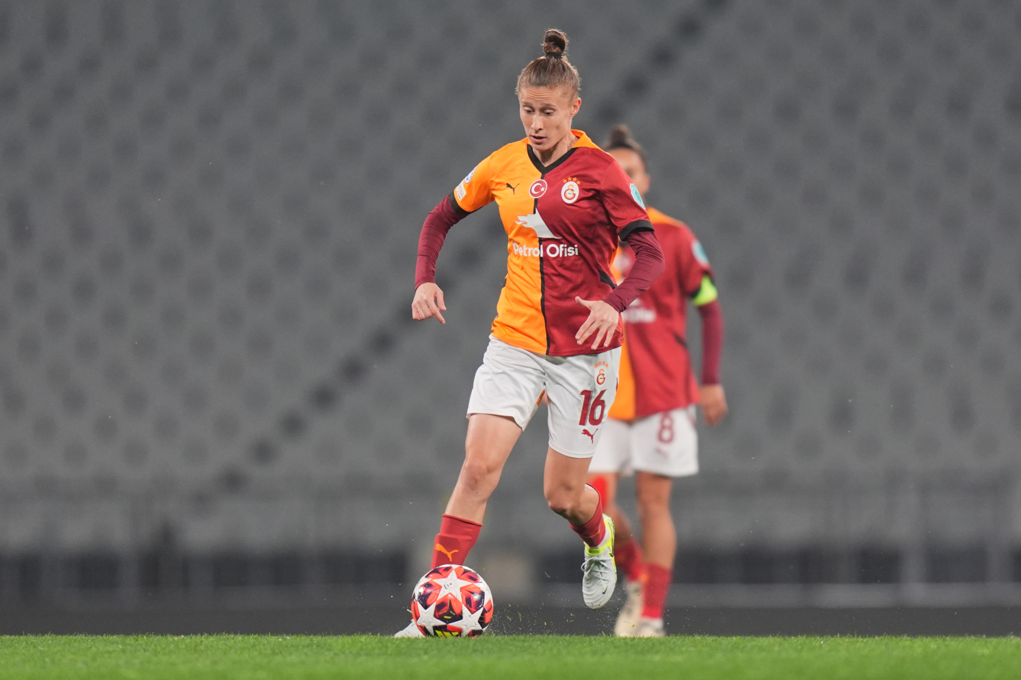 Ebru Topçu, Galatasaray'da kalacak