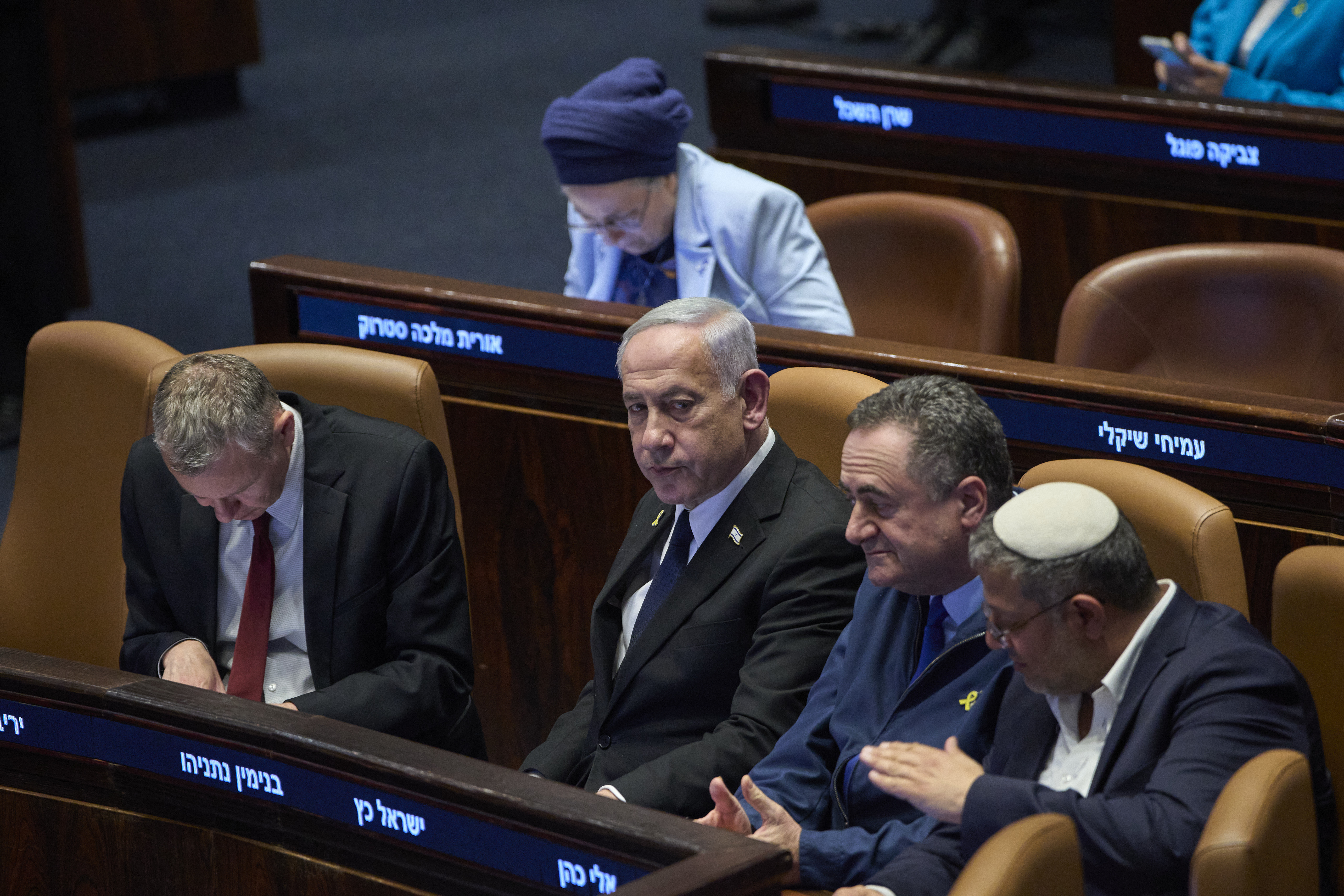 Katil Netanyahu hükümetinde derin çatlak... Çok sayıda bakan istifa etti