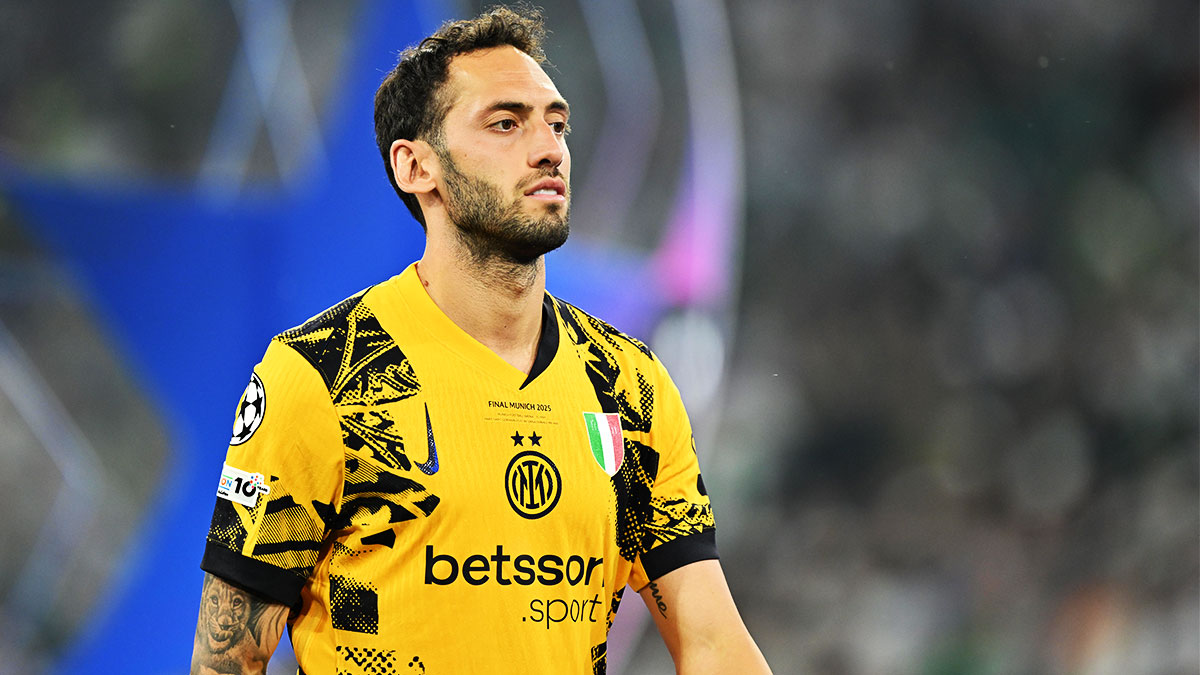 Süper Lig devleri ile anılıyordu! Hakan Çalhanoğlu'nun menajerinden açıklama geldi