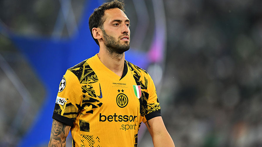 Hakan Çalhanoğlu transfer iddialarına noktayı koydu! "Inter'de mutluyum"