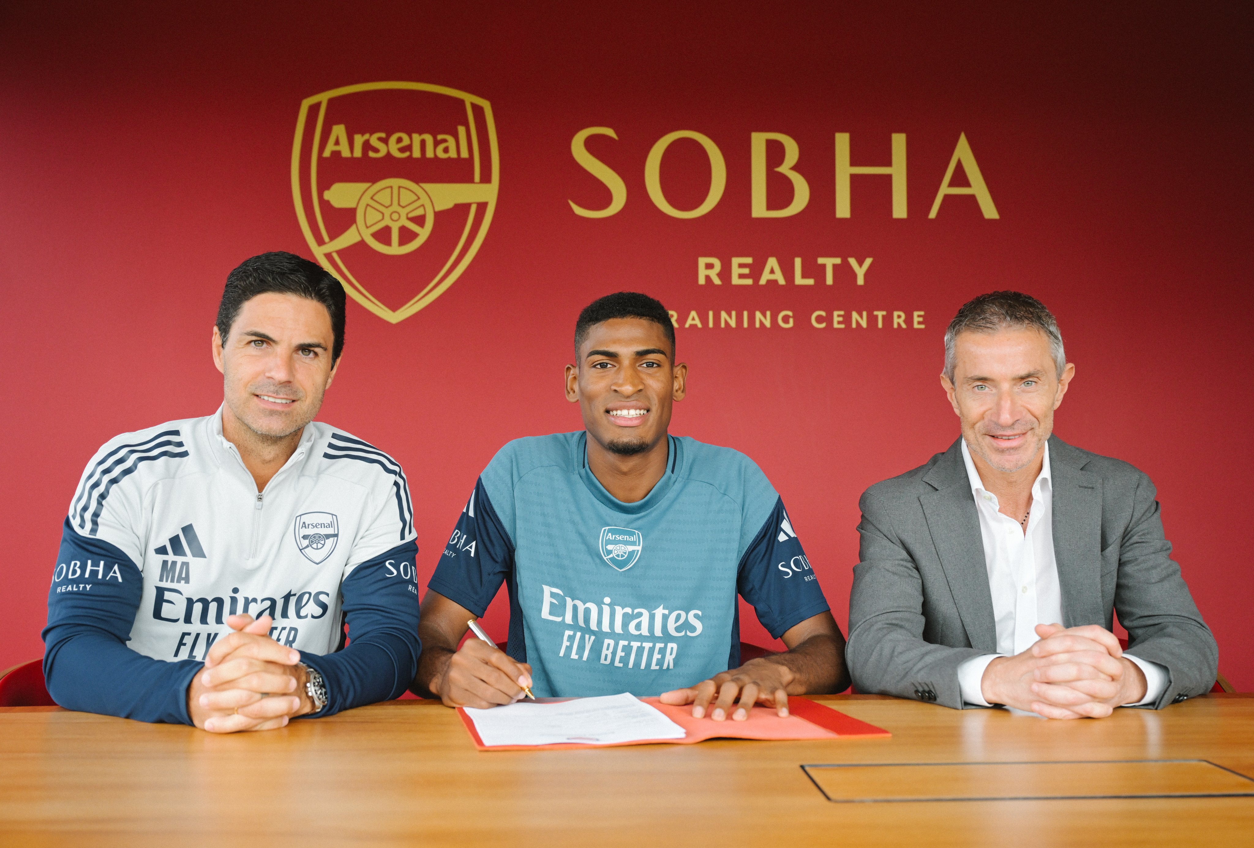 Arsenal'den savunmaya genç takviye: Cristhian Mosquera