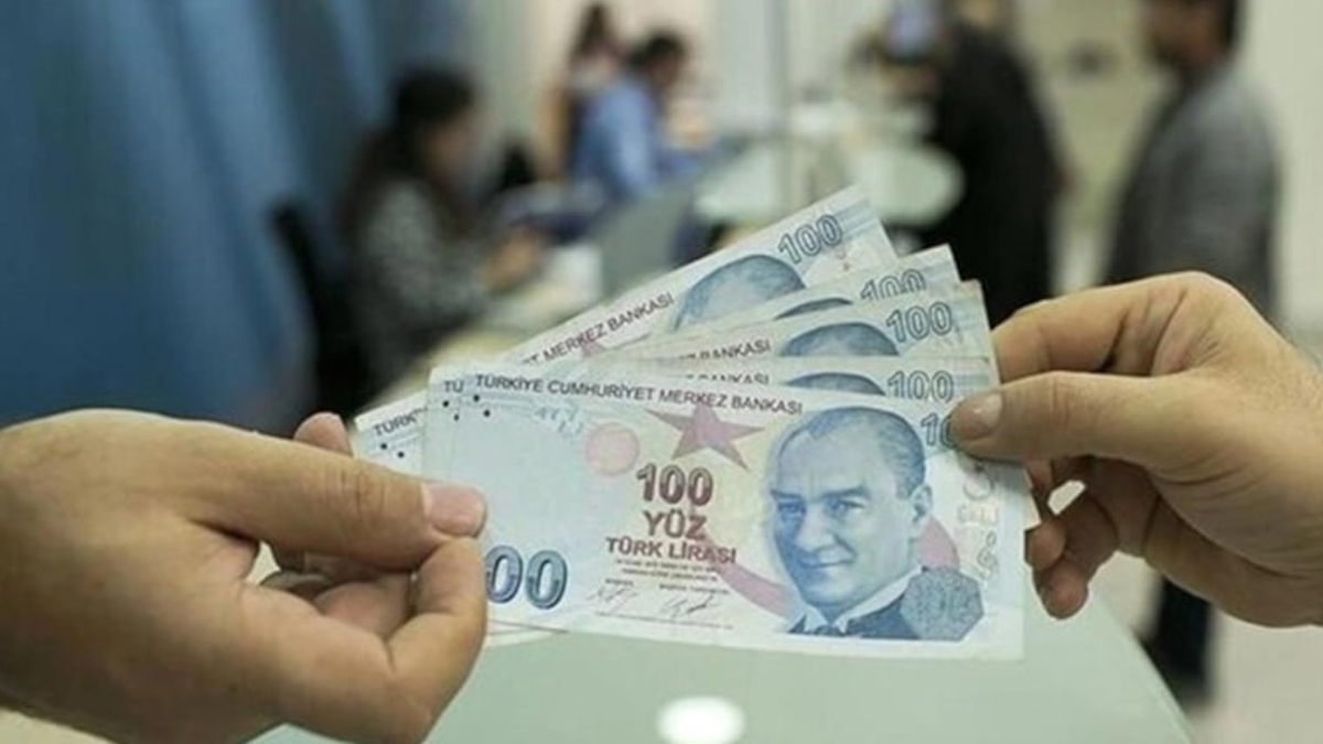 YKS'de başarılı olup sosyal bilimleri seçenlere 9 bin TL burs