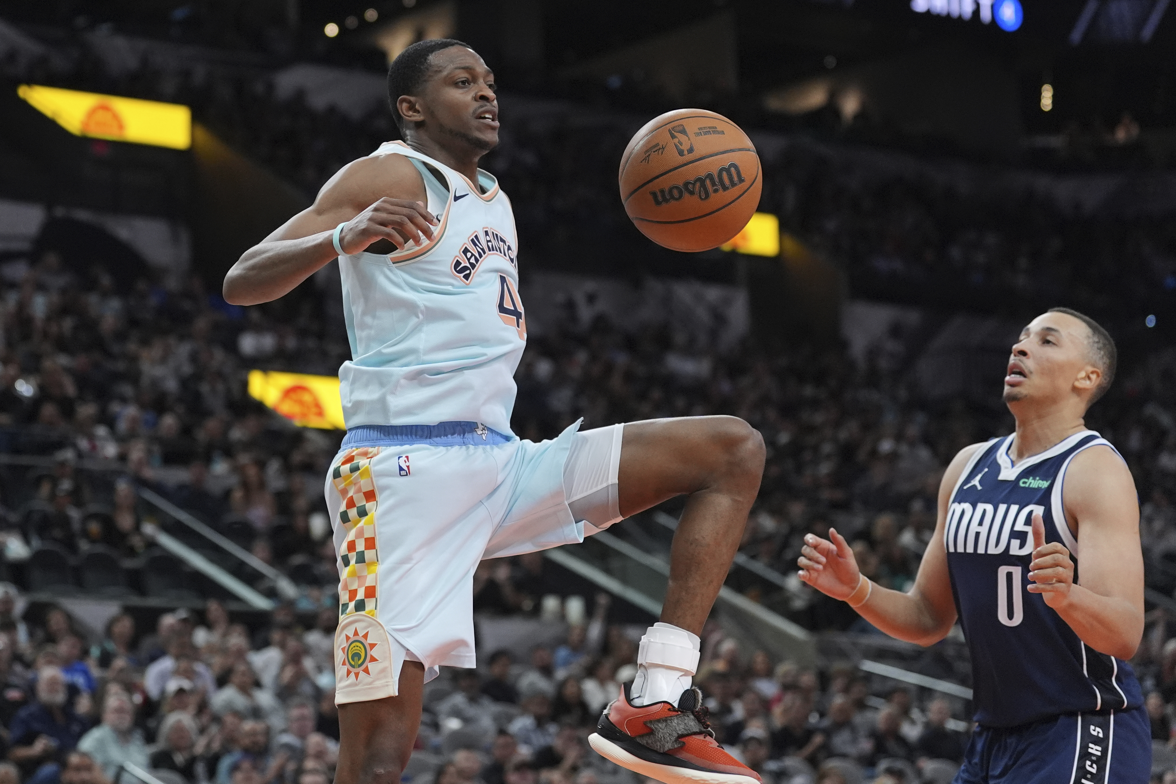 San Antonio Spurs, De'Aaron Fox ile yeni sözleşme için masada