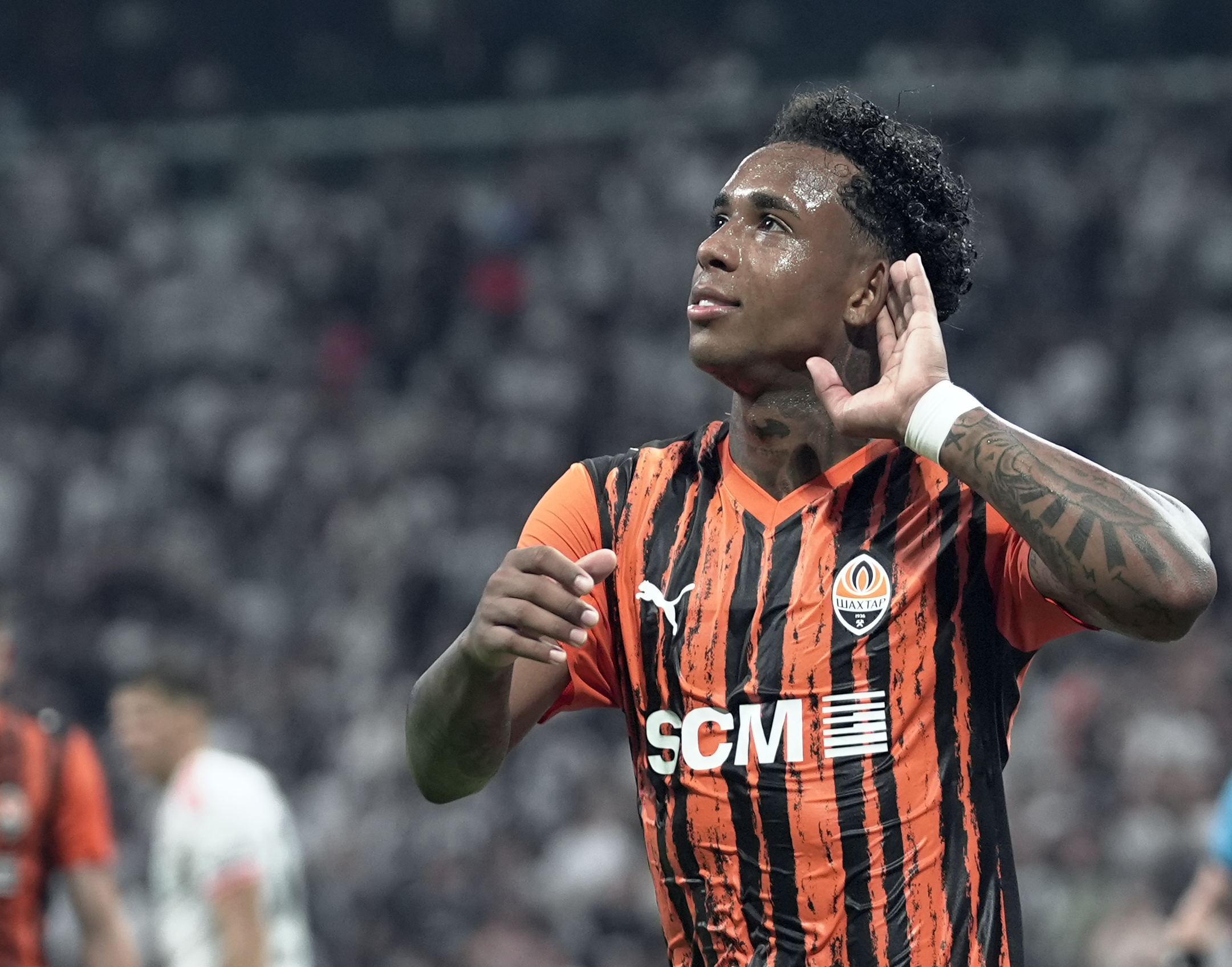 Beşiktaş: Irkçılığı lanetliyoruz