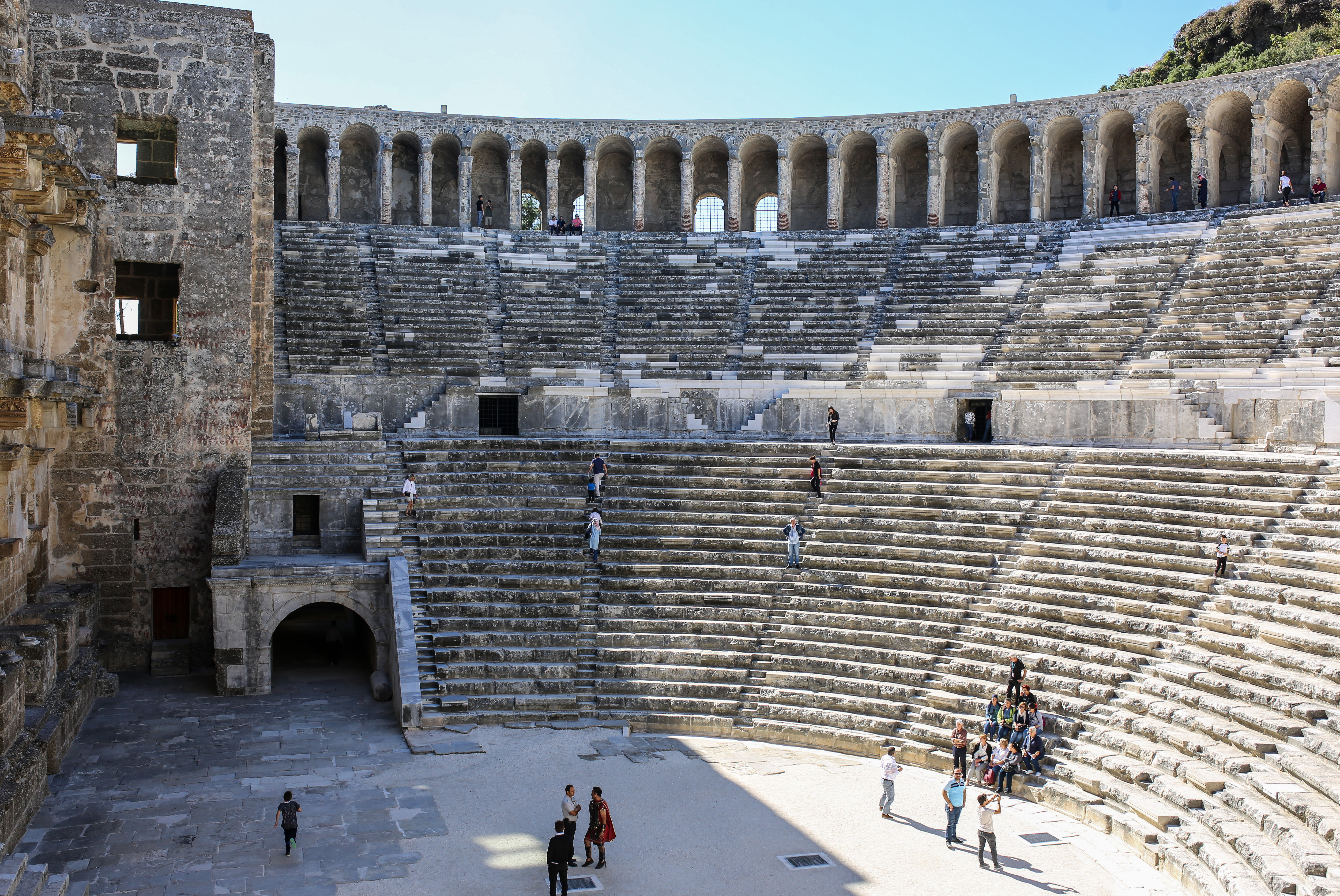 Eşsiz eserler gün yüzüne çıkarılıyor... Bakan Ersoy: Aspendos'un bize armağanı oldu