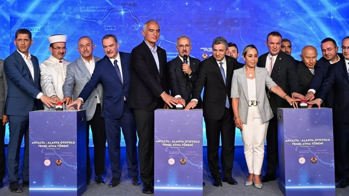 V Turčiji odprli novo avtocesto Antalya-Alanya, ki bo skrajšala pot z dve in pol ur na 36 minut