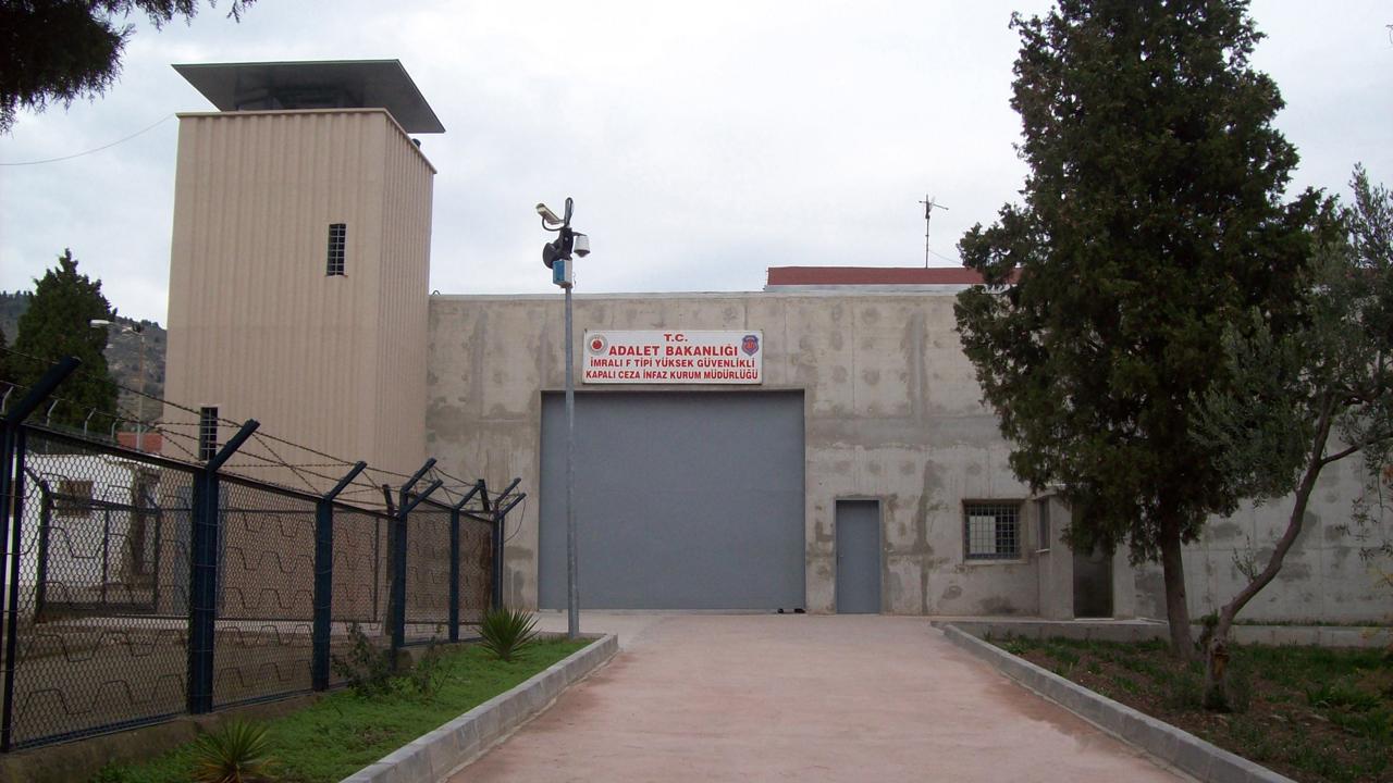 DEM Parti je po obisku İmralija sporočil, da so potekale izmenjave mnenj.