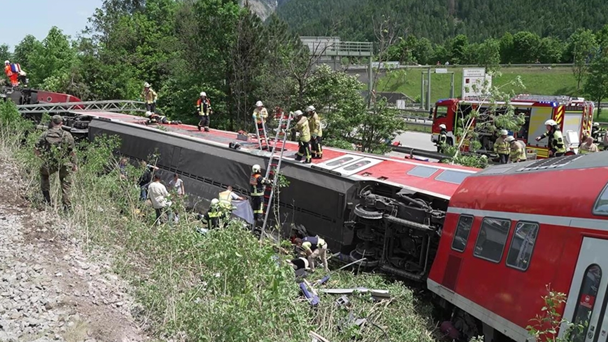 Almanya'da tren faciası... Raydan çıktı: Ölü ve yaralılar var