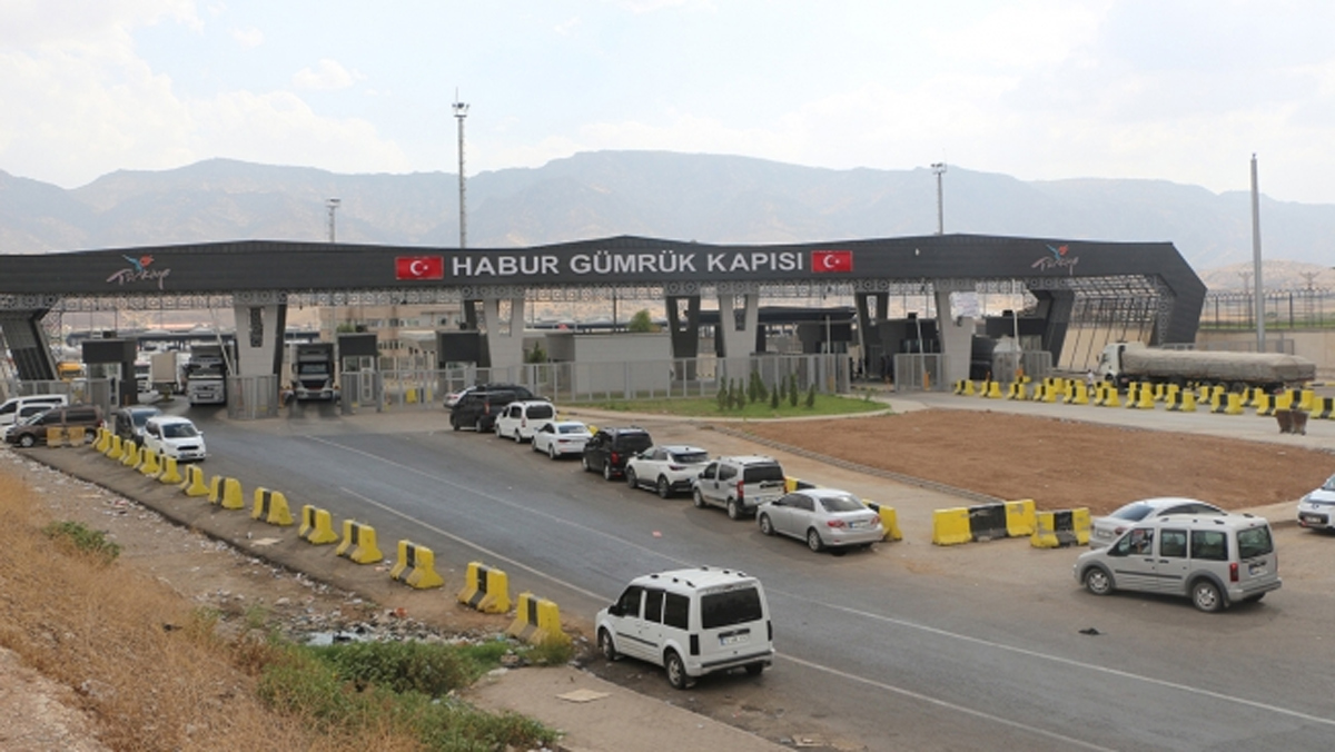 Sabiha Gökçen ve Habur'da operasyon! Yaklaşık 122,2 milyon liralık kaçak telefon ele geçirildi