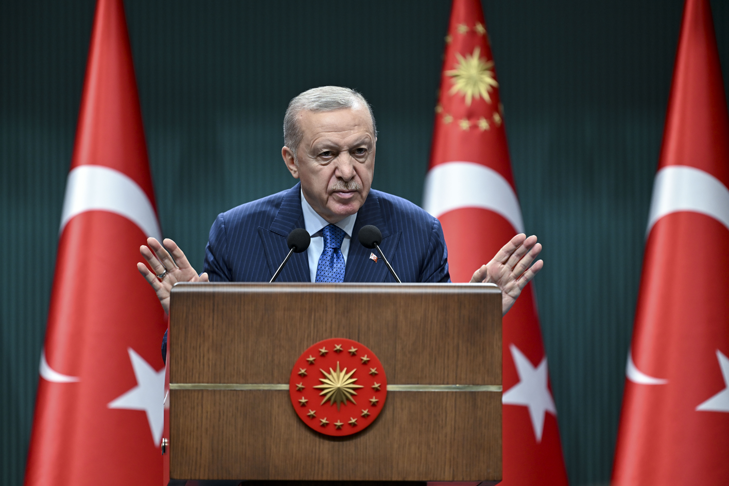 Cumhurbaşkanı Erdoğan'dan net mesaj: Yangınlarda ihmali olan hesabını verecek