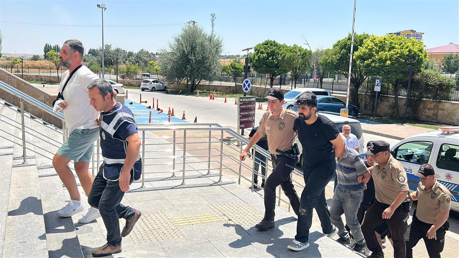 Na gradbišču v Uşaku se je zgodil zemeljski plaz, dva mrtva in dva poškodovana