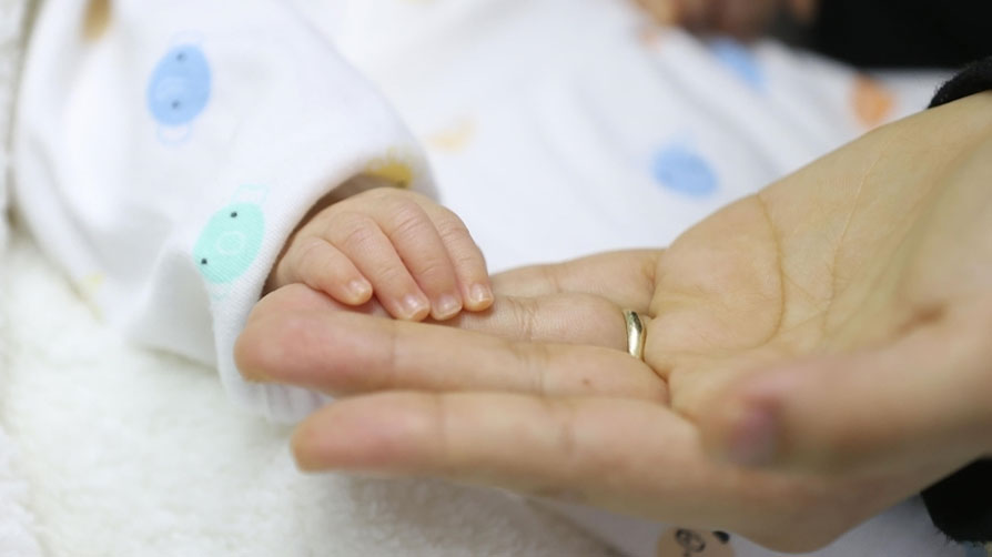 Annelere 1 milyar 750 milyon liralık destek: Doğum yardımları hesaplara yatırılıyor