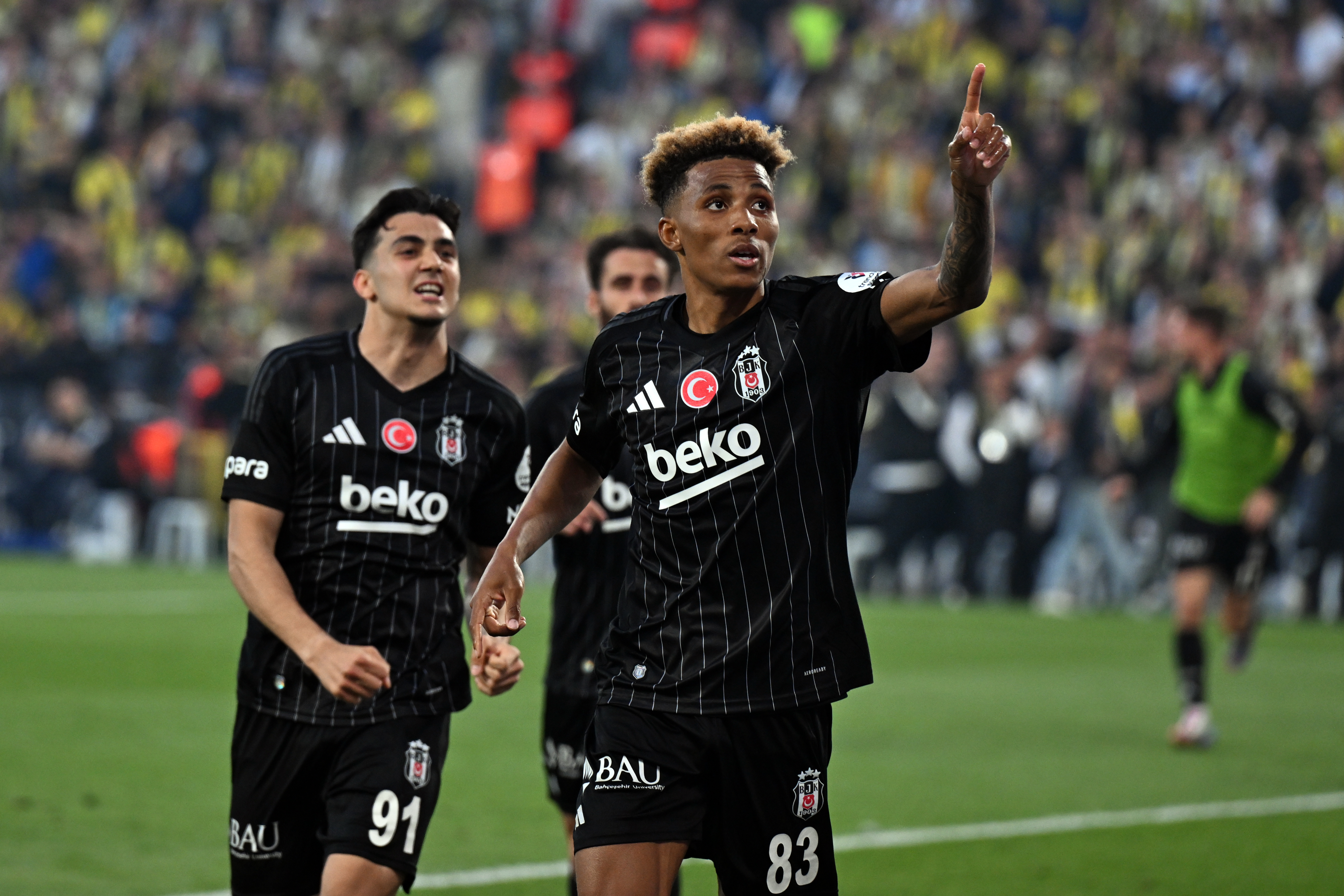 Beşiktaş'tan KAP açıklaması! Gedson Fernandes için görüşmeler başladı