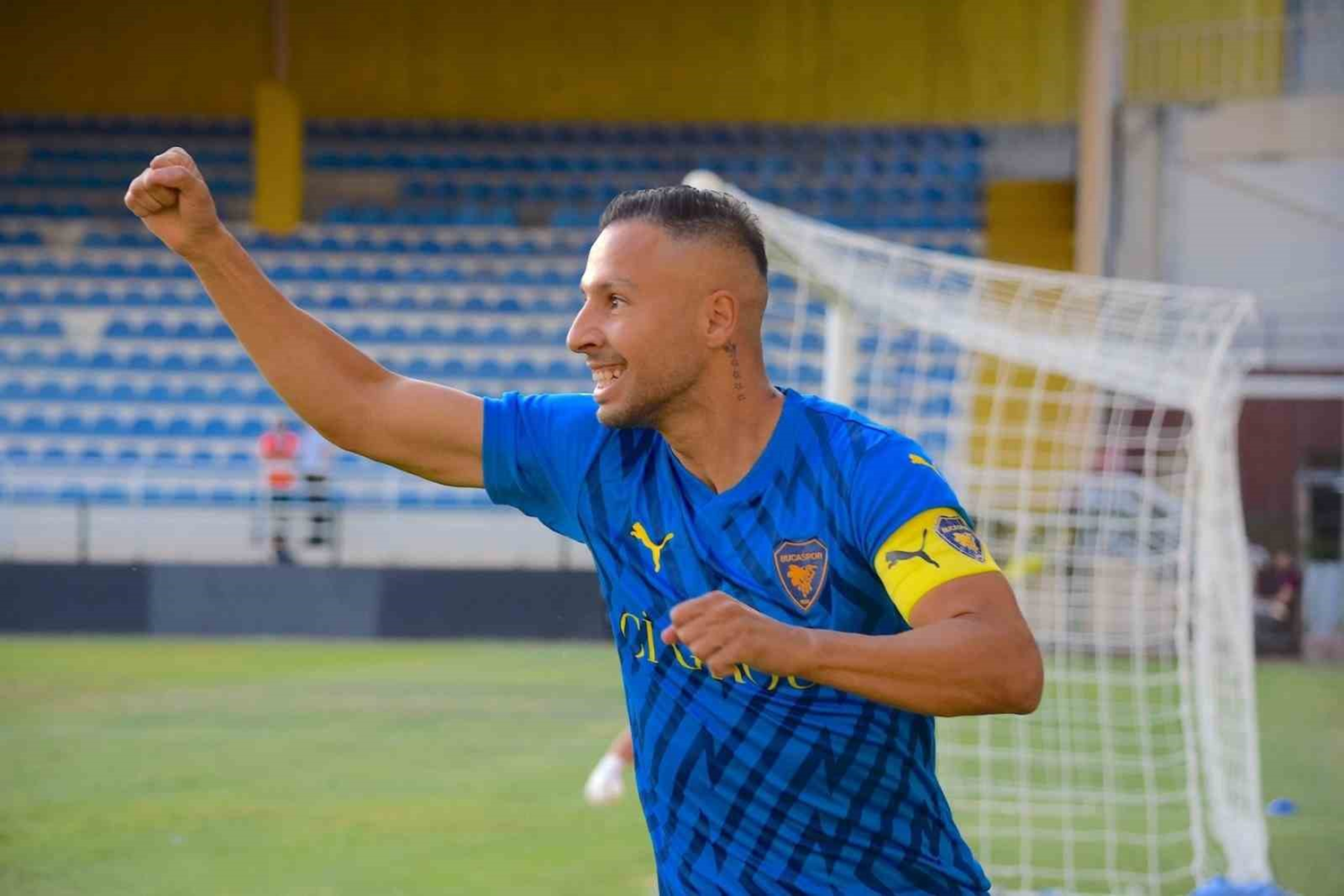 Yasin Öztekin zapustil Bucaspor 1928 in se pridružil Yalova FK