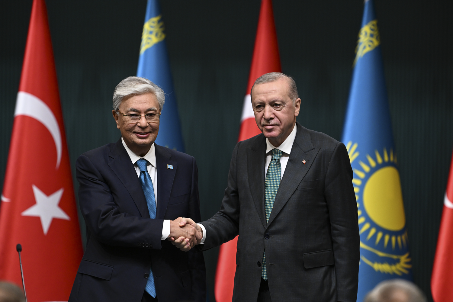 Kazahstanski predsednik Tokajev se je zahvalil predsedniku Erdoğanu za toplo dobrodošlico v Turčiji