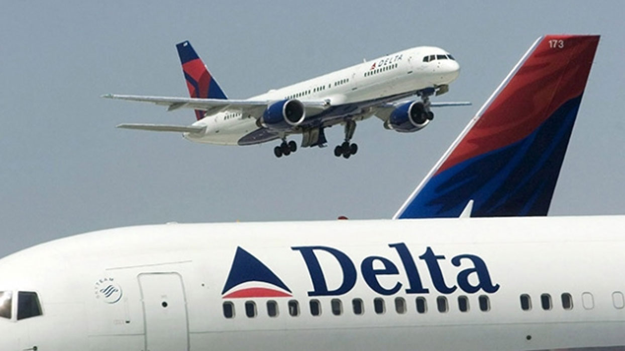 Letalo Delta Air Lines zaradi močne turbulence prisilno pristalo v Minnesoti, 25 poškodovanih