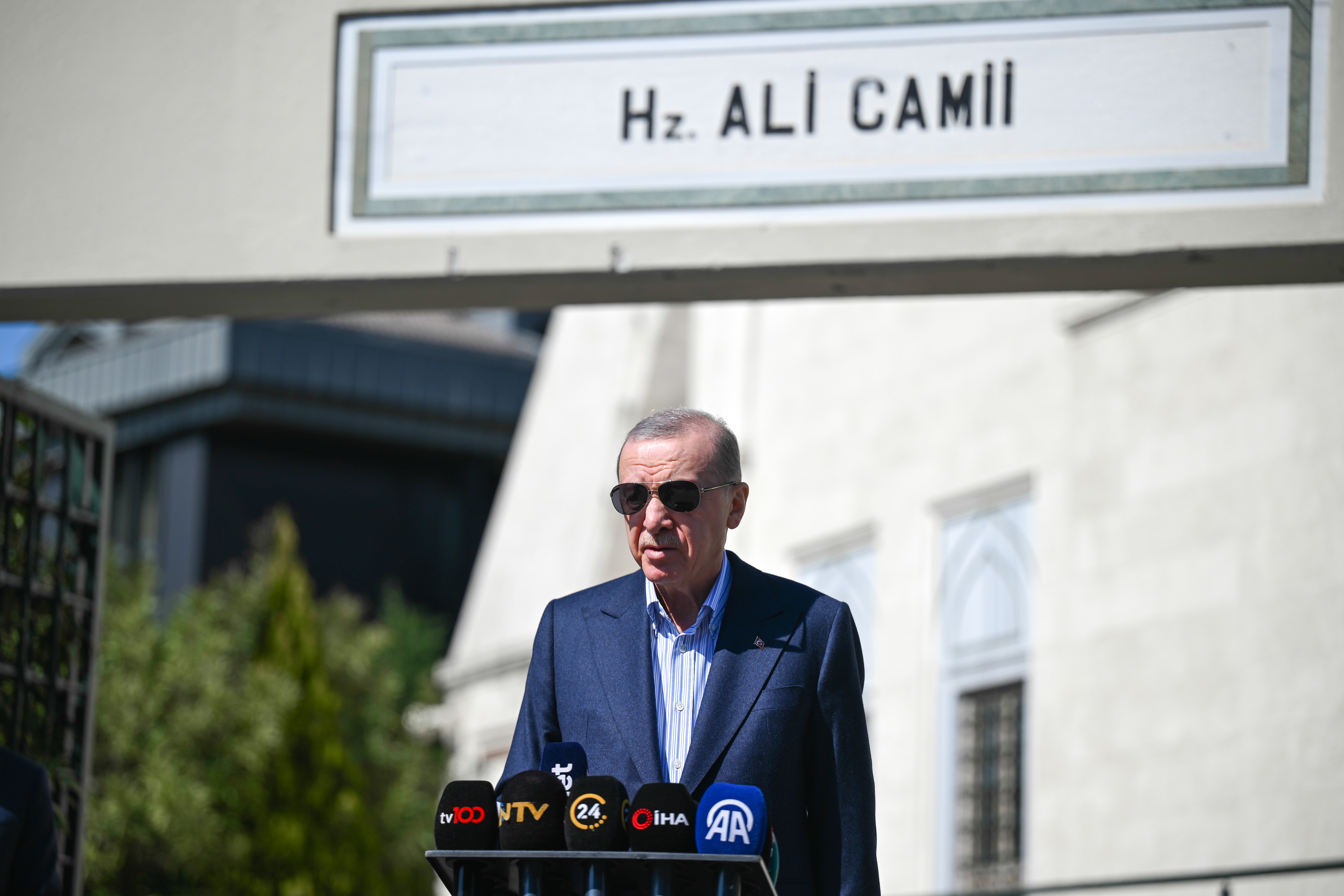 Cumhurbaşkanı Erdoğan, cuma namazını Hz. Ali Camisi'nde kıldı