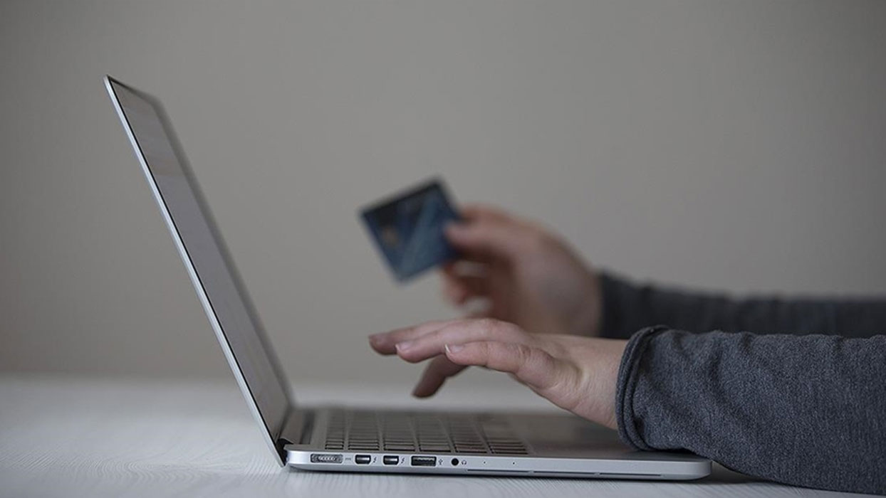 e-ticaret hacmi 6 ayda 2 trilyon lirayı aştı
