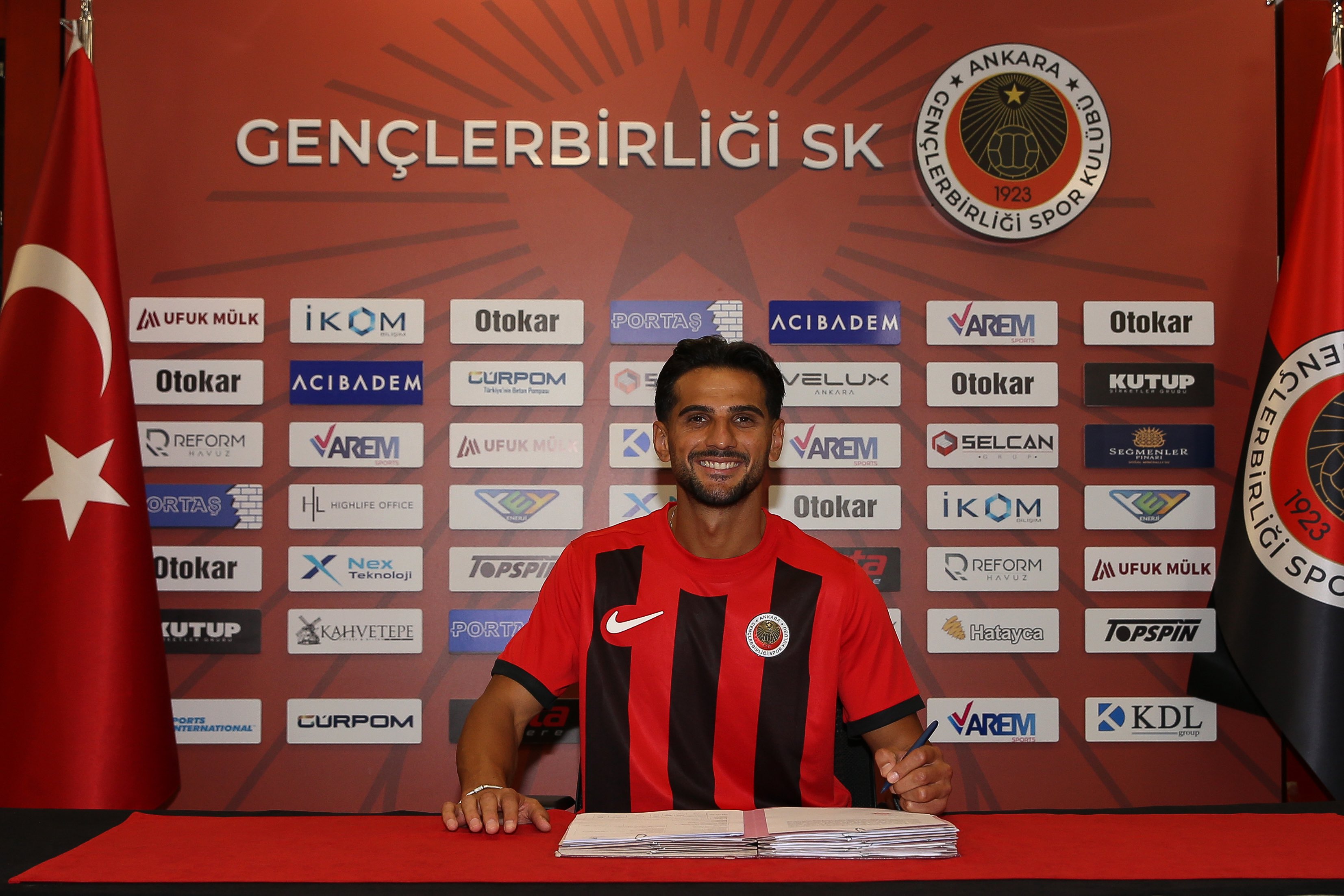 Gençlerbirliği, Abdurrahim Dursun'u transfer ettiğini açıkladı