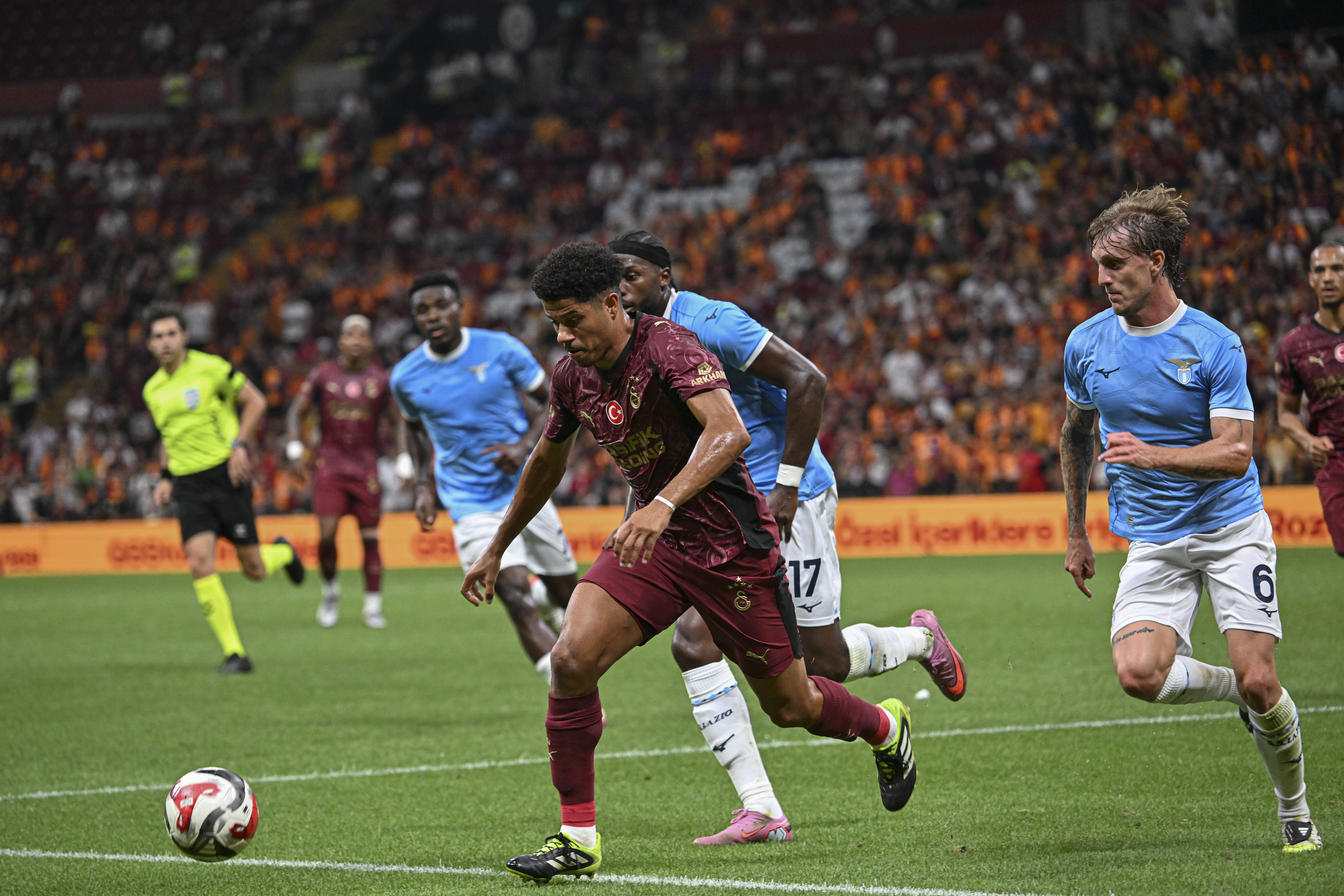 4 gollü maçta kazanan çıkmadı! Galatasaray ile Lazio yenişemedi