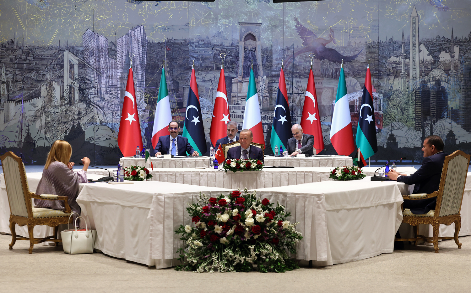 İstanbul'daki Akdeniz zirvesi Atina'yı rahatsız etti! 