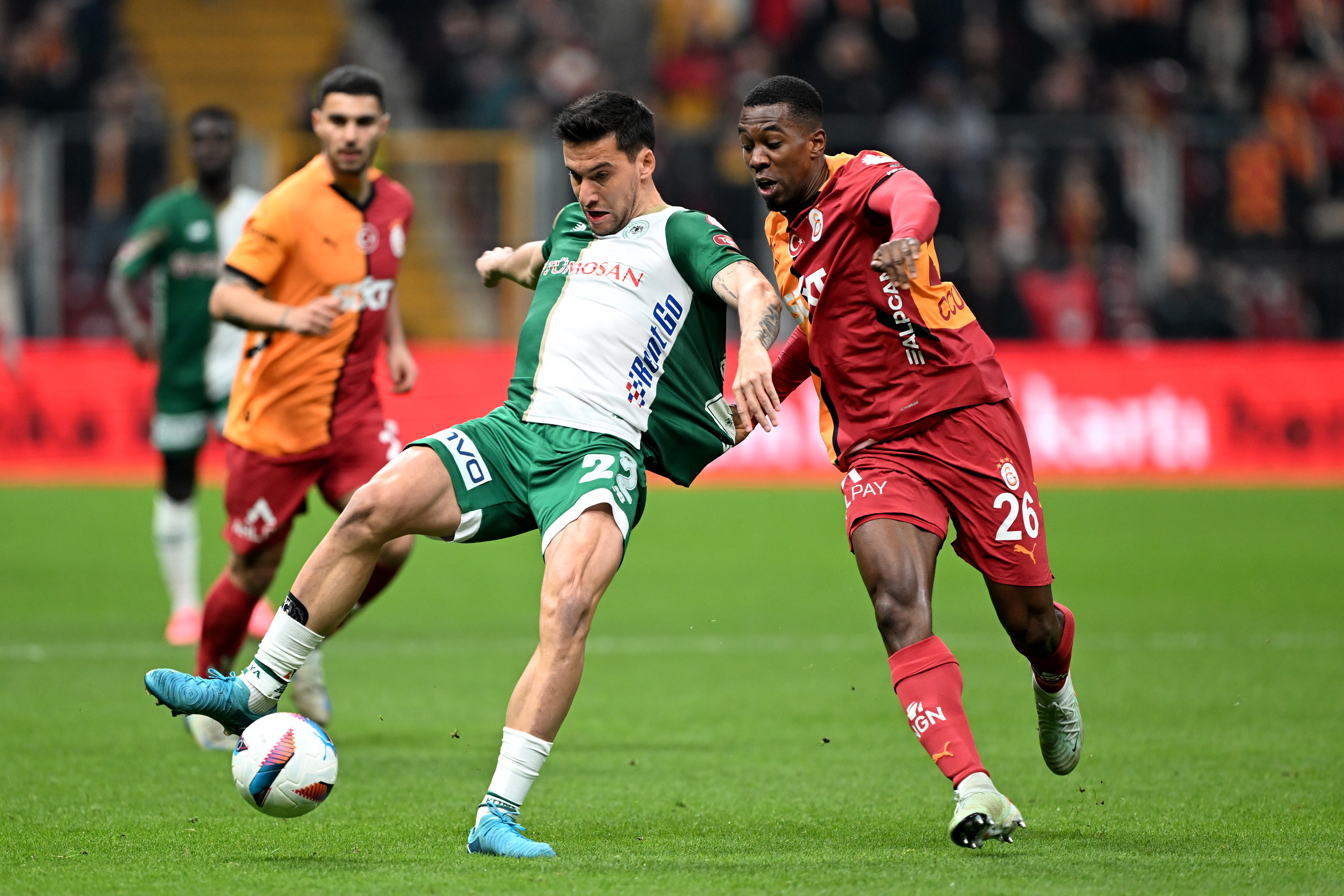 Galatasaray'da bir ayrılık daha! Carlos Cuesta, Rusya yolcusu