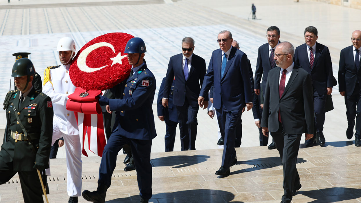 YAŞ öncesi Anıtkabir'e ziyaret! Başkan Erdoğan: Tarihi adımlar atıyoruz