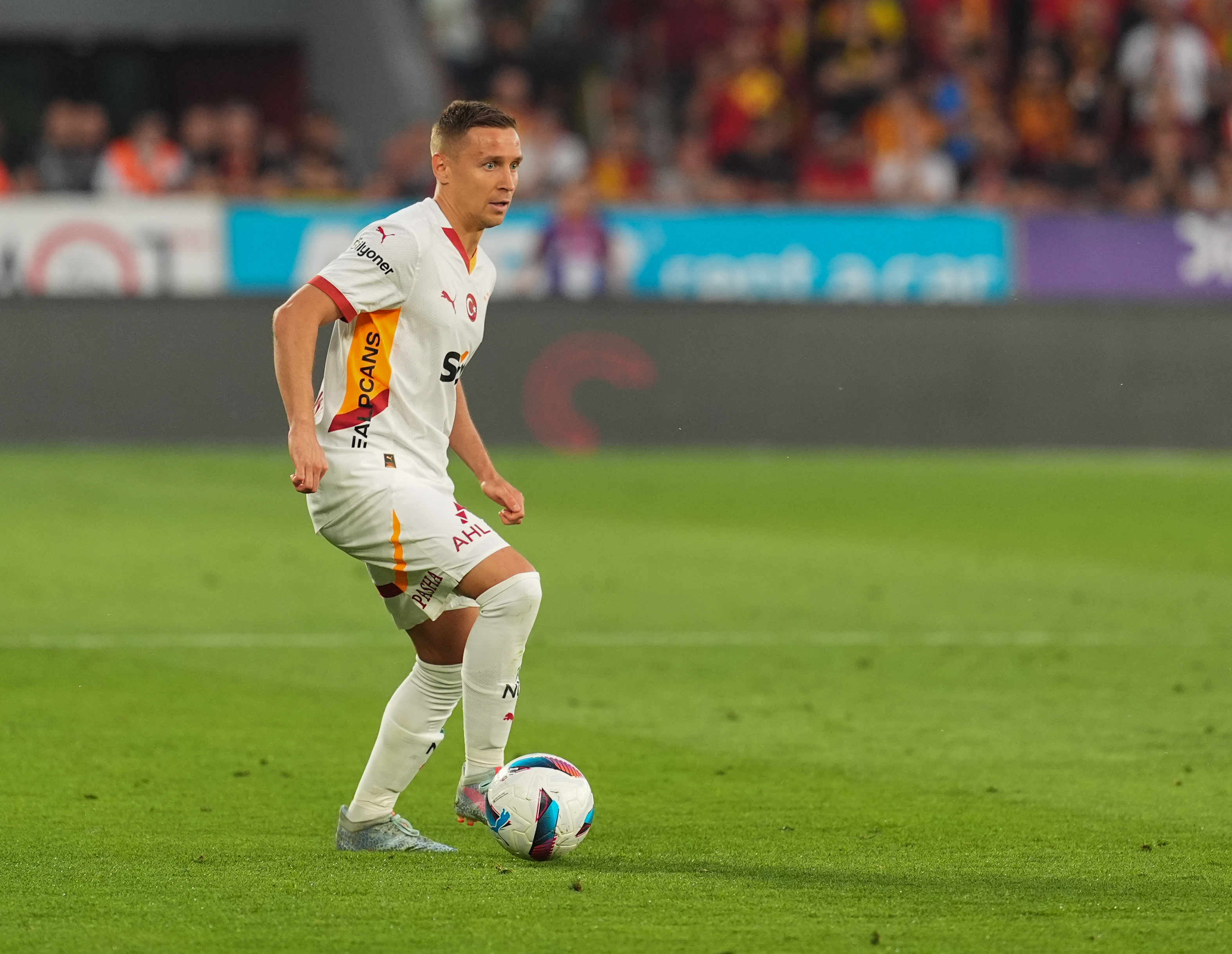 Galatasaray KAP'a bildirdi! Frankowski'nin bonservisi belli oldu