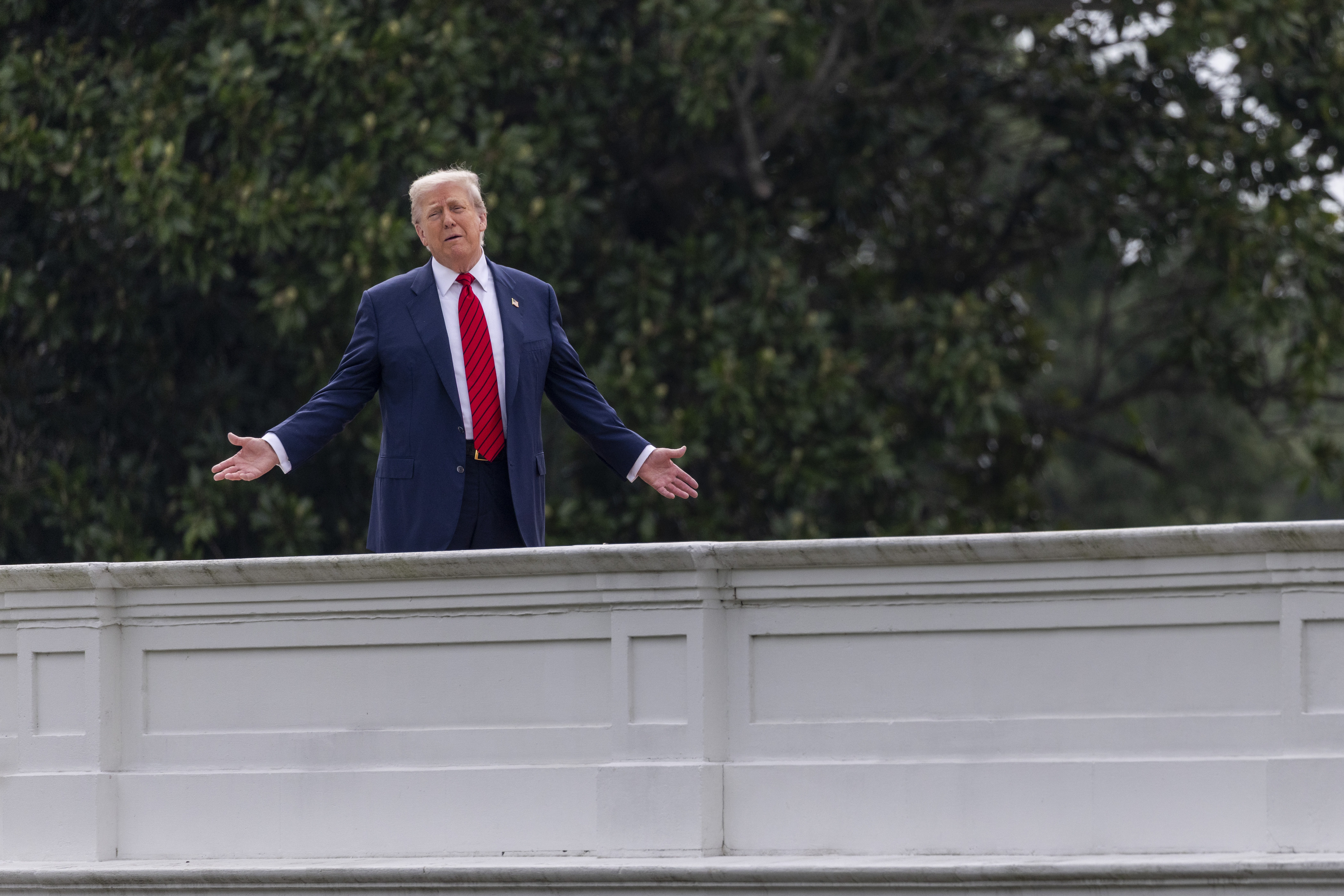 Trump, Beyaz Saray'ın çatısında...