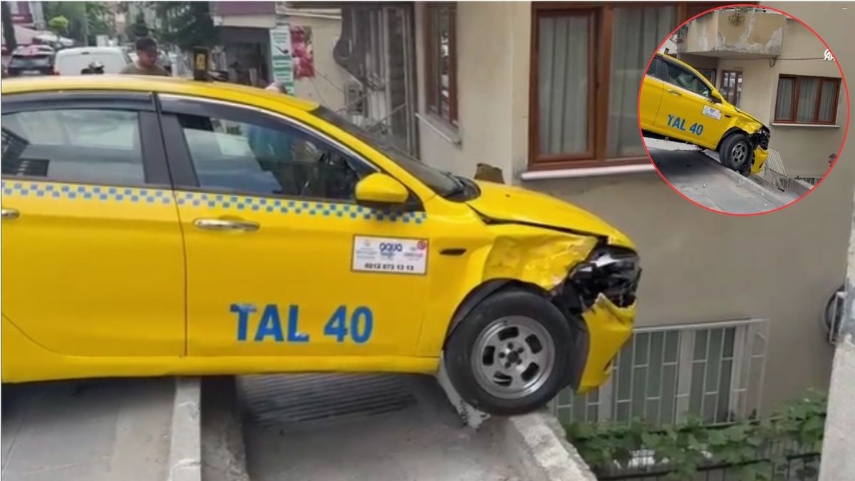 V Istanbulu taksi zaradi odpovedi zavor obvisel na zidu med dvema stavbama