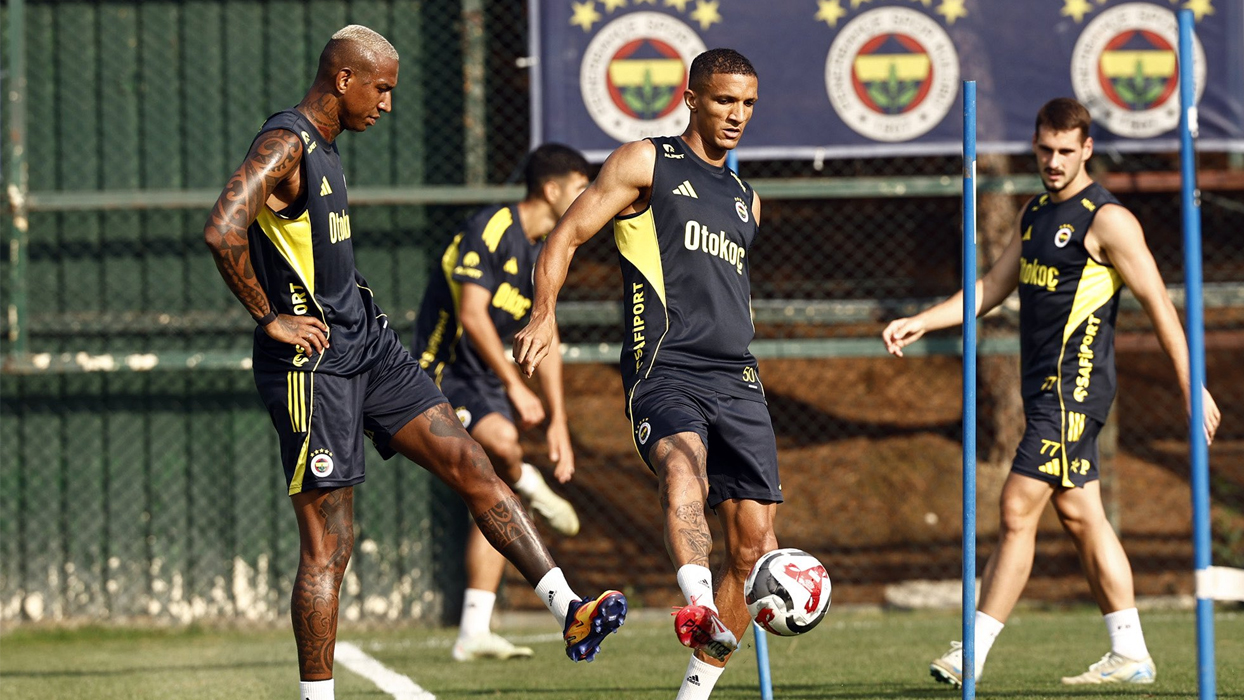 Fenerbahçe hazırlıklarına ara vermeden devam etti