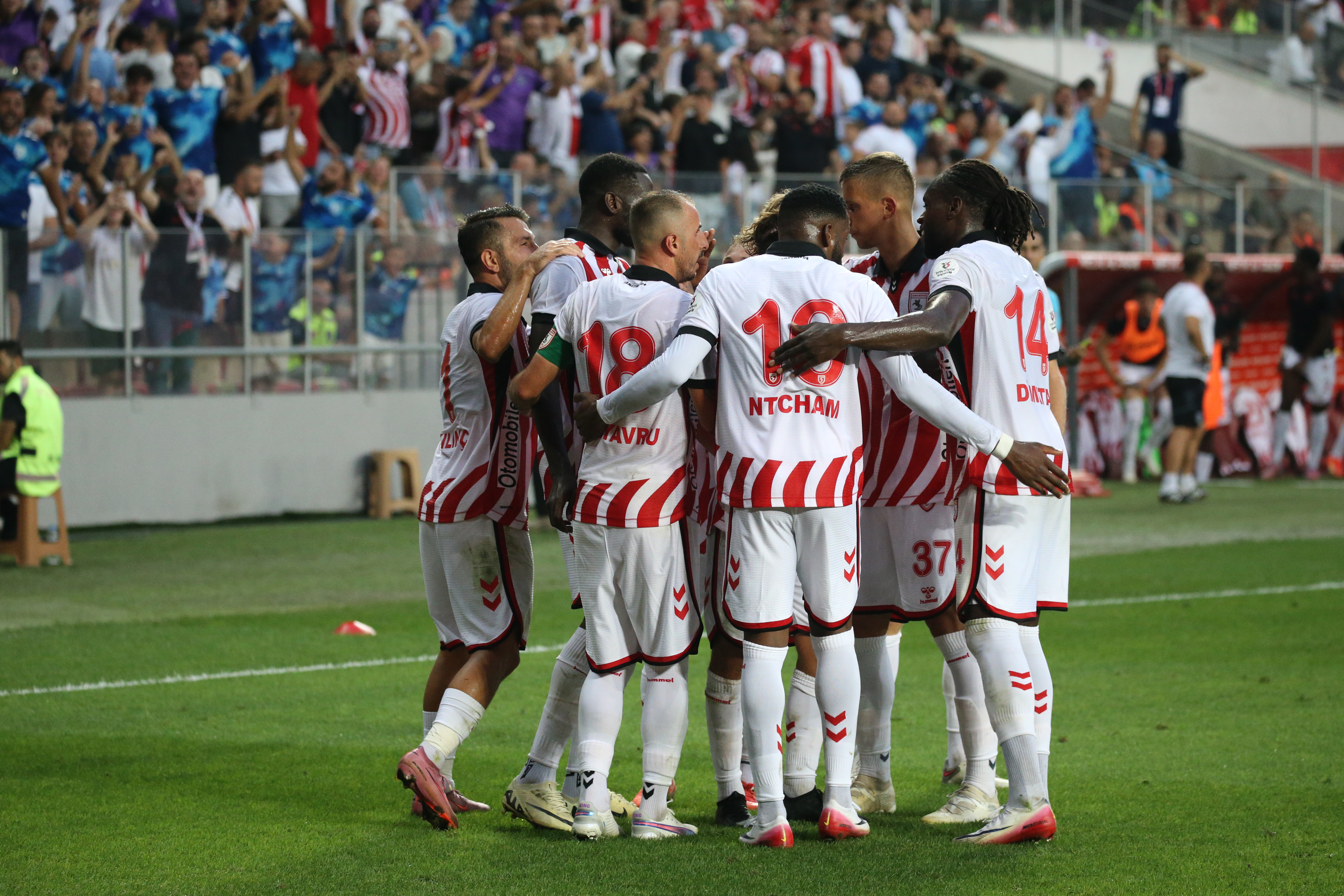 Samsunspor, lige galibiyetle başladı