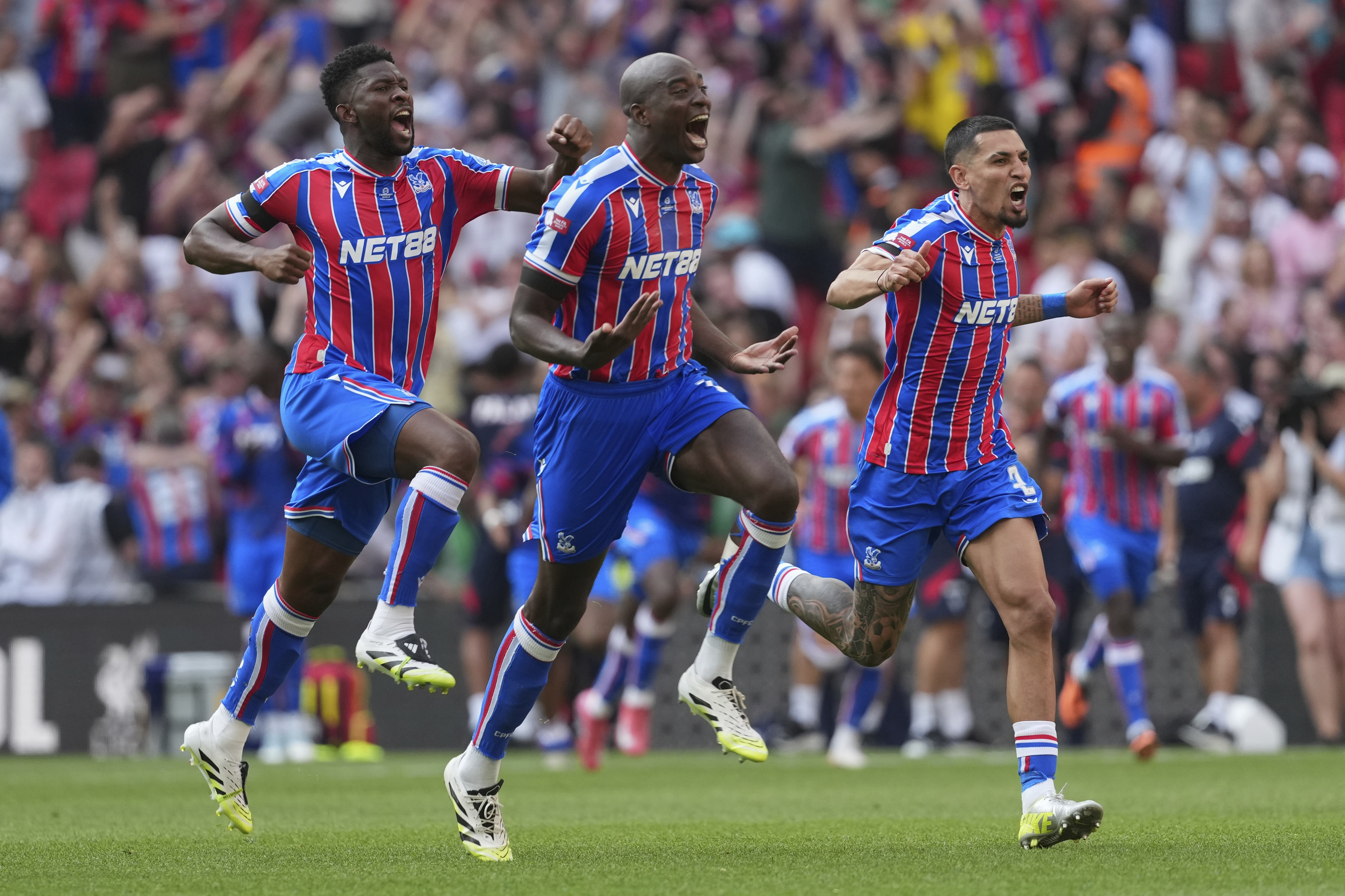 Liverpool penaltılarda kaybetti! Crystal Palace kupaya uzandı