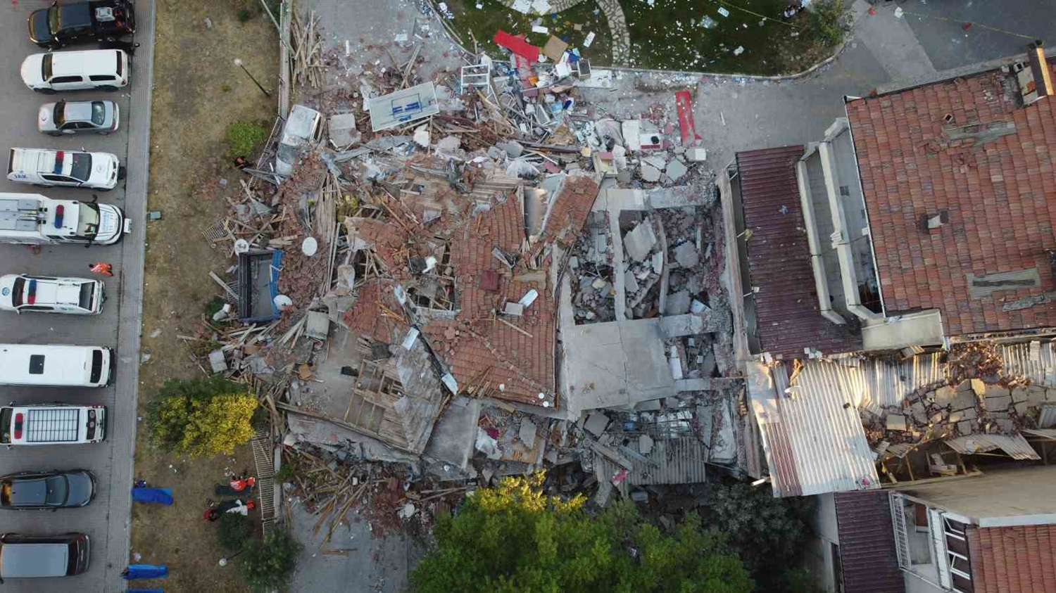 6.1'lik Balıkesir depreminde 1 can kaybı! Hasarın boyutu gün ağarınca ortaya çıktı