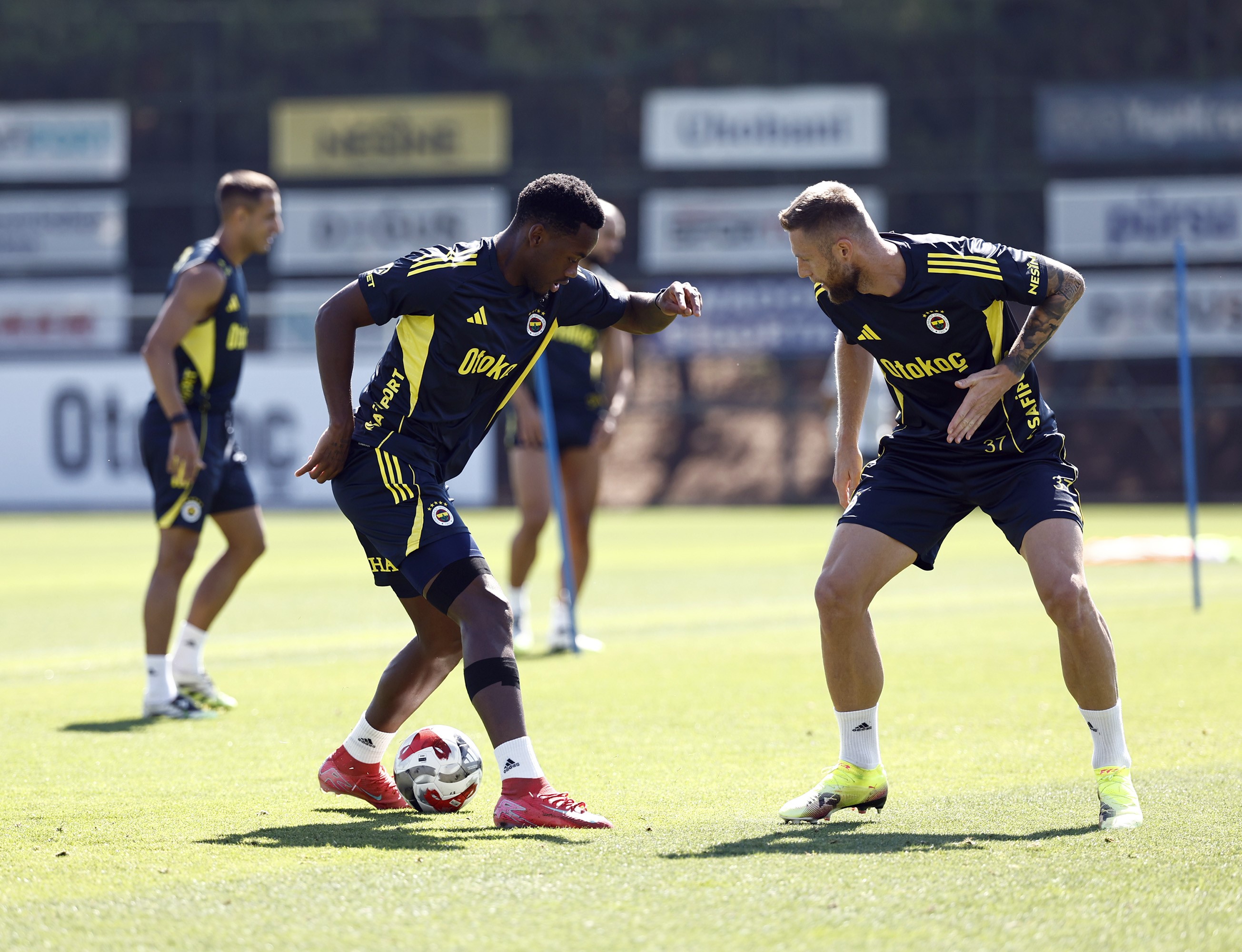 Fenerbahçe, Feyenoord maçına hazır