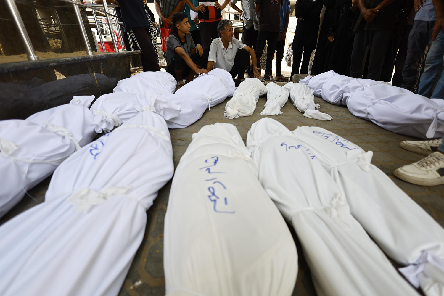 Soykırımcı İsrail Gazze'de kana doymuyor! Onlarca Filistinli şehit oldu