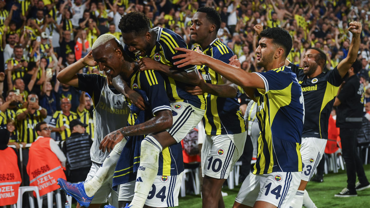 Avrupa'da gündem Fenerbahçe! "Feyenoord'a kapıyı gösterdi"