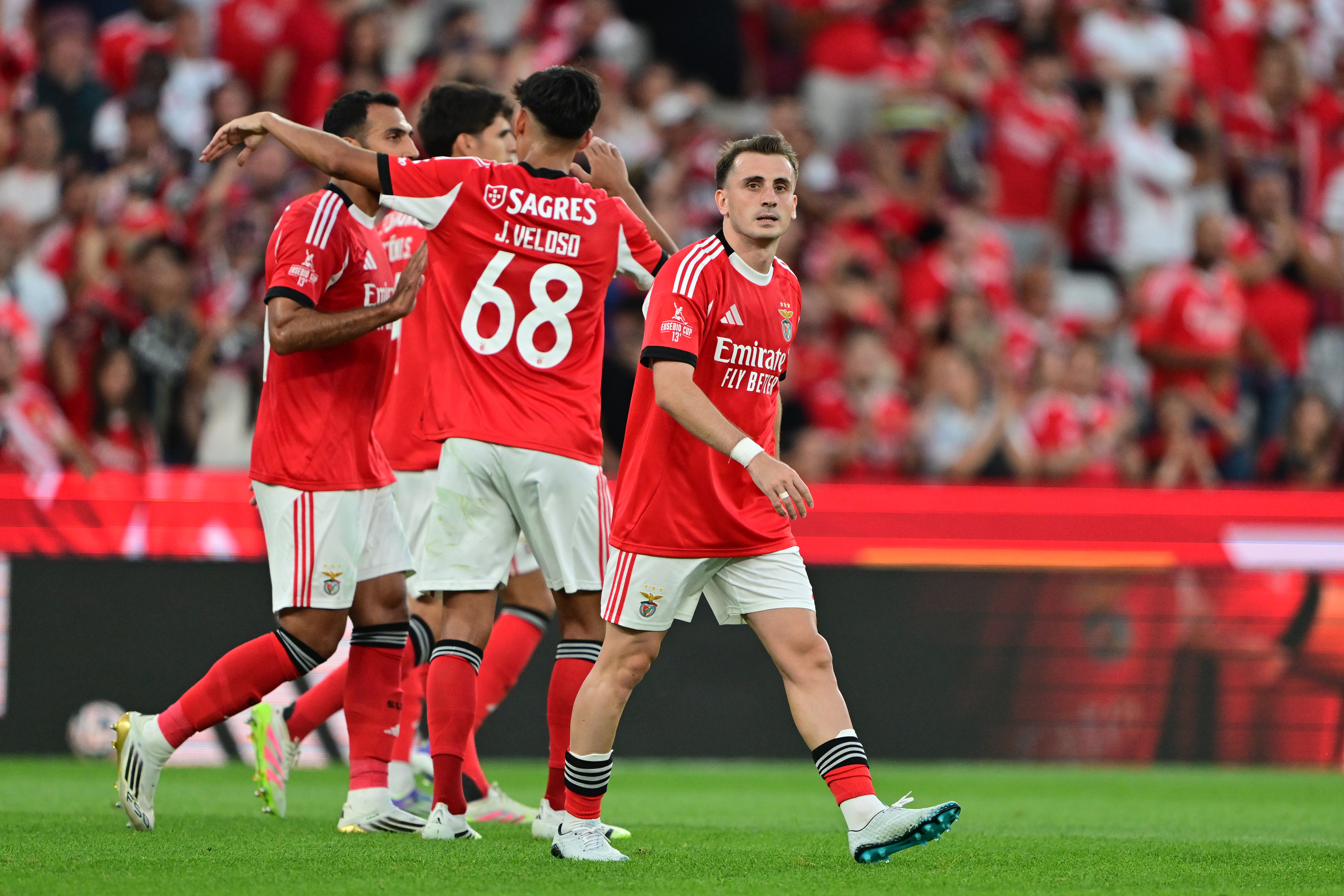 Benfica evinde hata yapmadı! Fenerbahçe'nin rakibi oldu