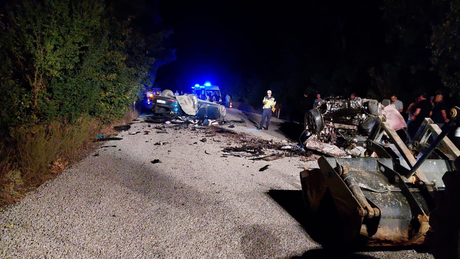 V trčenju dveh avtomobilov v Çanakkaleju umrlo šest ljudi